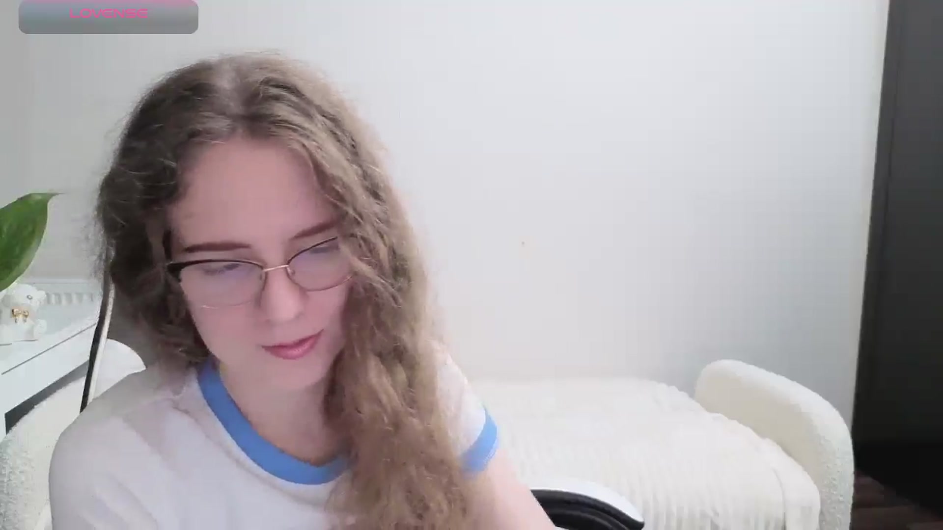 Gallery image thumbnail from BlueFlowerr's myfreecams stream on, 10/29/2025, 19:13 image 6 of 20
