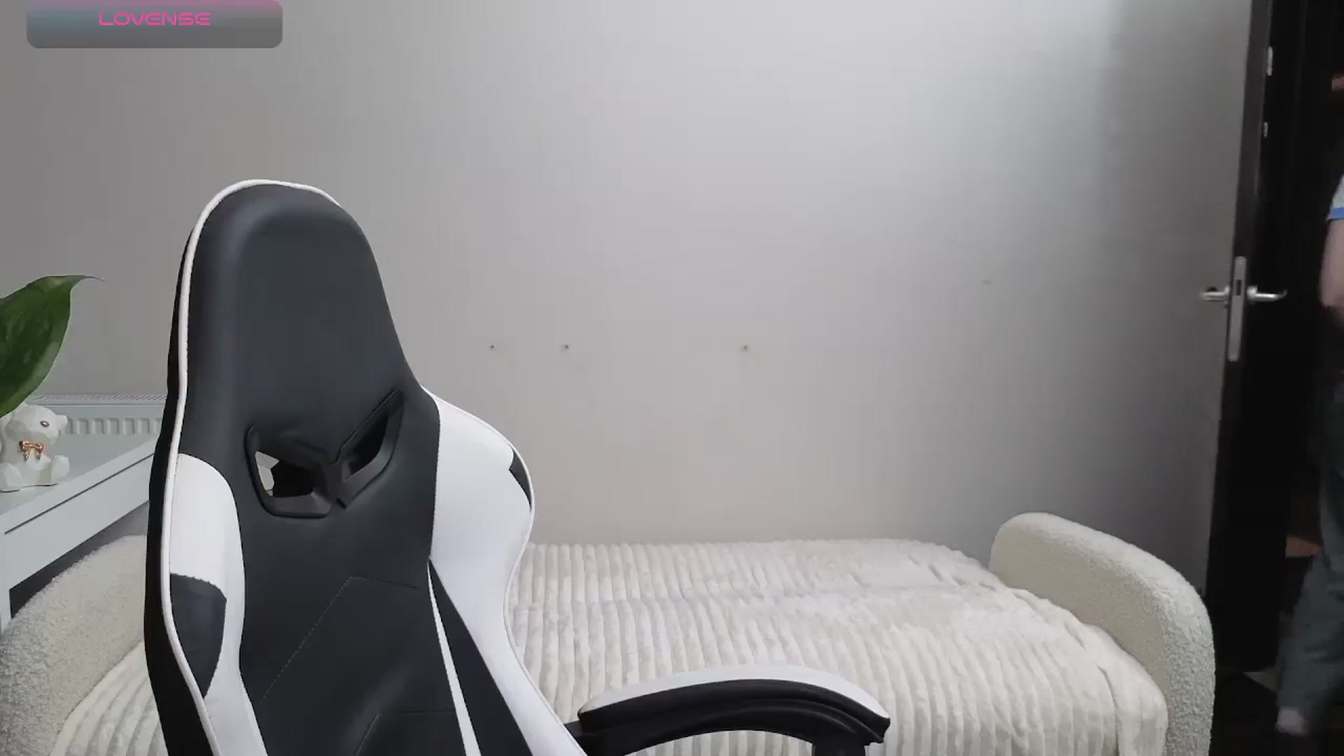 Gallery image thumbnail from BlueFlowerr's myfreecams stream on, 10/29/2025, 19:13 image 8 of 20