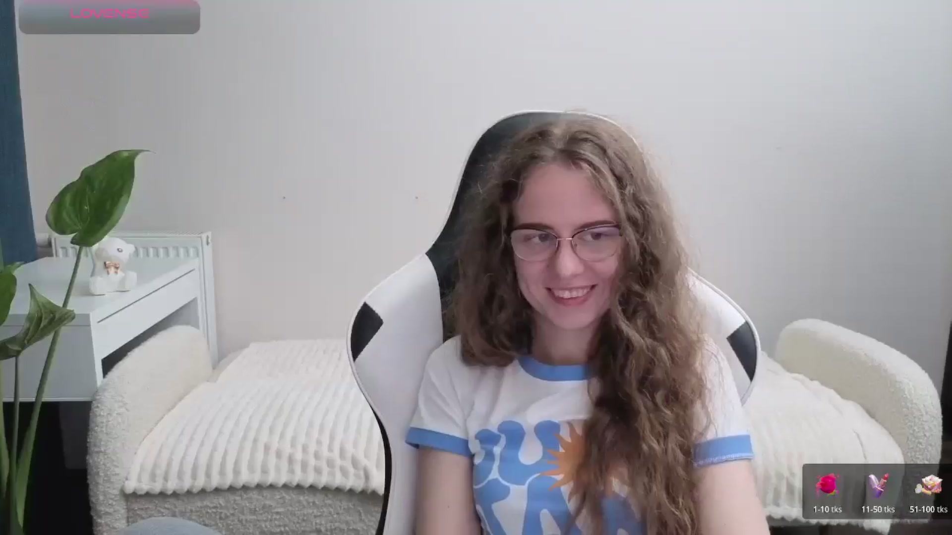 Gallery image thumbnail from BlueFlowerr's myfreecams stream on, 10/29/2025, 19:13 image 12 of 20