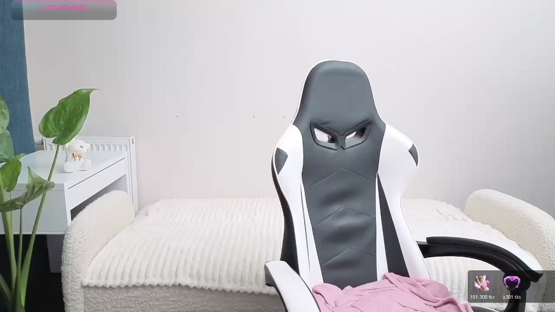 Gallery image thumbnail from BlueFlowerr's myfreecams stream on, 10/29/2025, 21:05 image 9 of 20