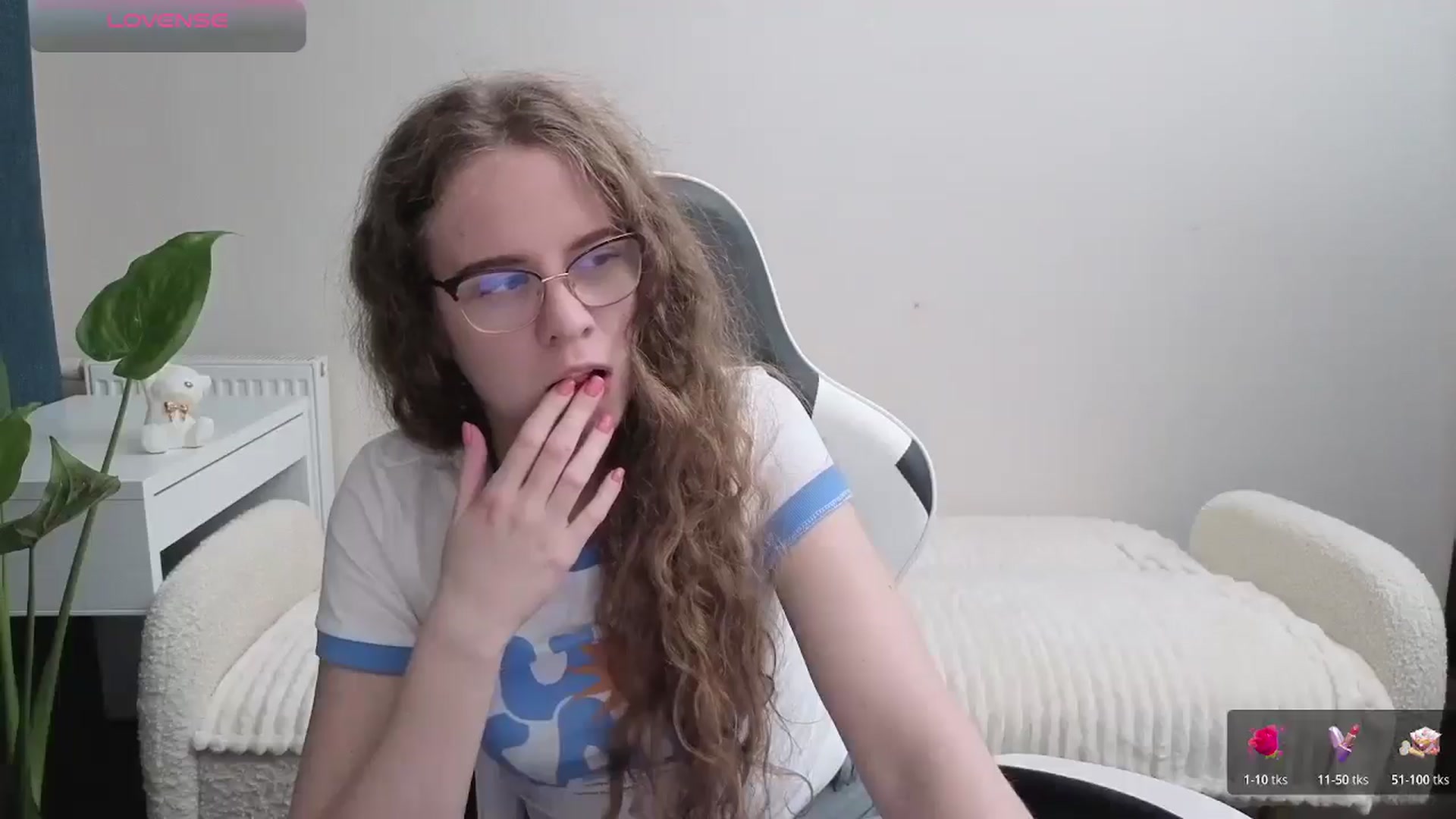 Gallery image thumbnail from BlueFlowerr's myfreecams stream on, 10/29/2025, 21:05 image 8 of 20