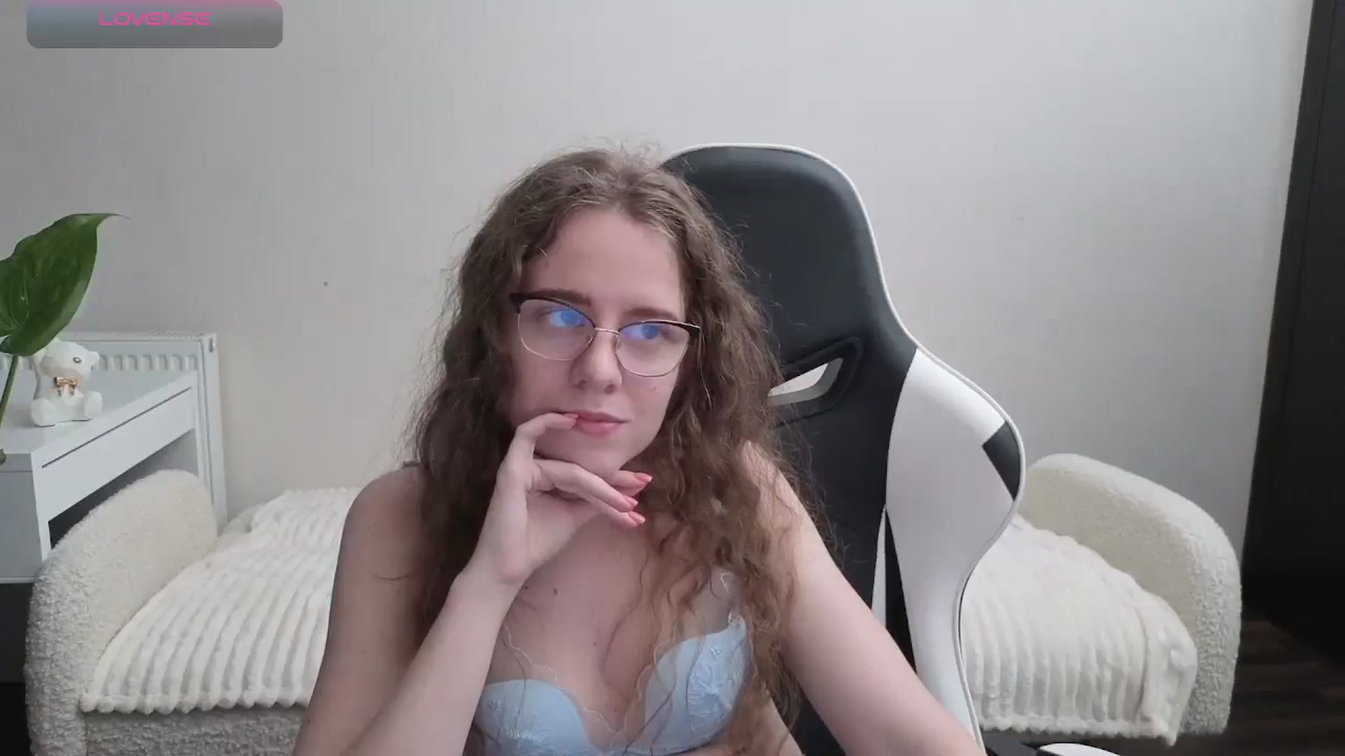 Gallery image thumbnail from BlueFlowerr's myfreecams stream on, 10/30/2025, 01:49 image 4 of 20