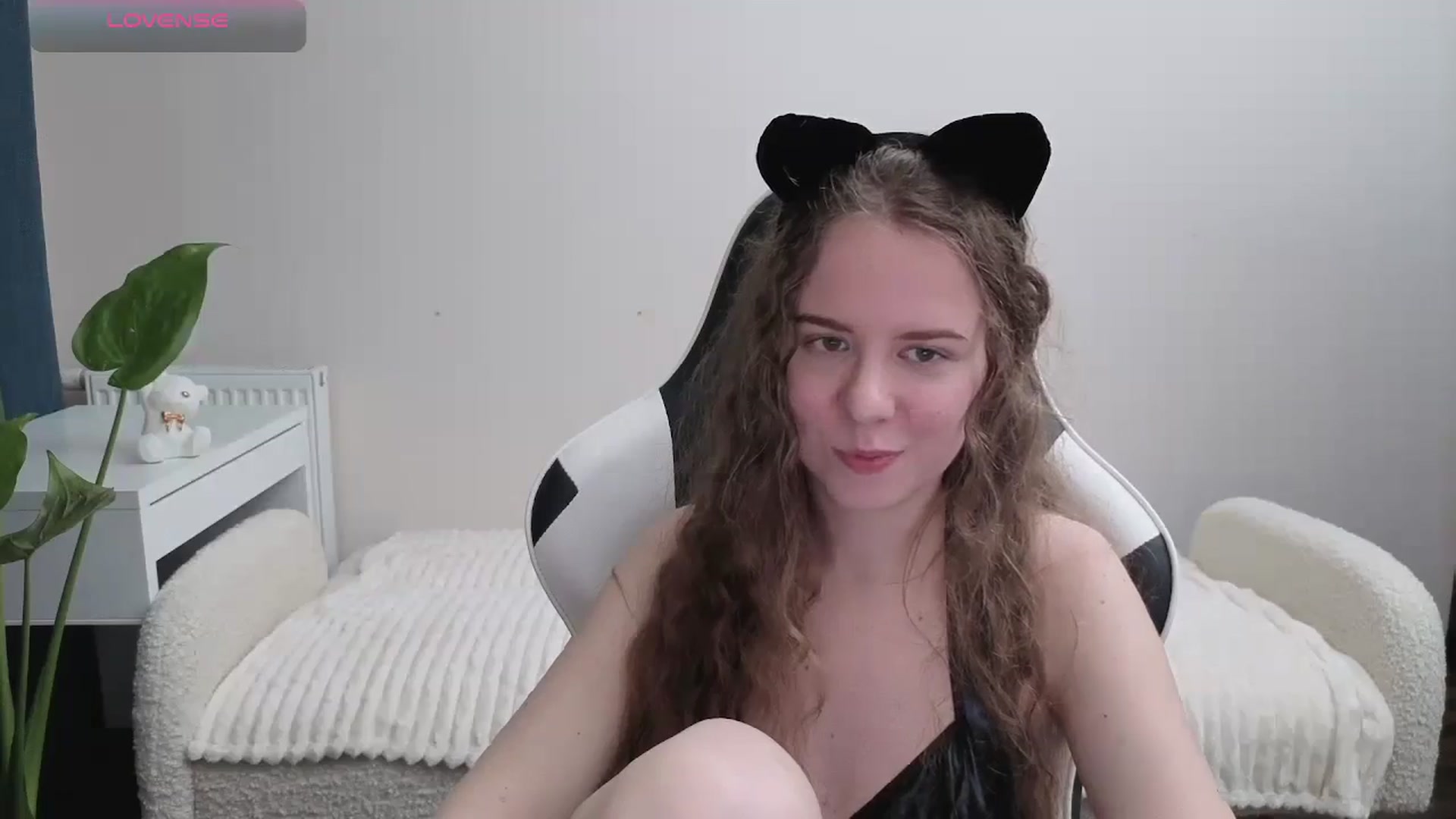 Gallery image thumbnail from BlueFlowerr's myfreecams stream on, 10/30/2025, 17:23 image 17 of 20