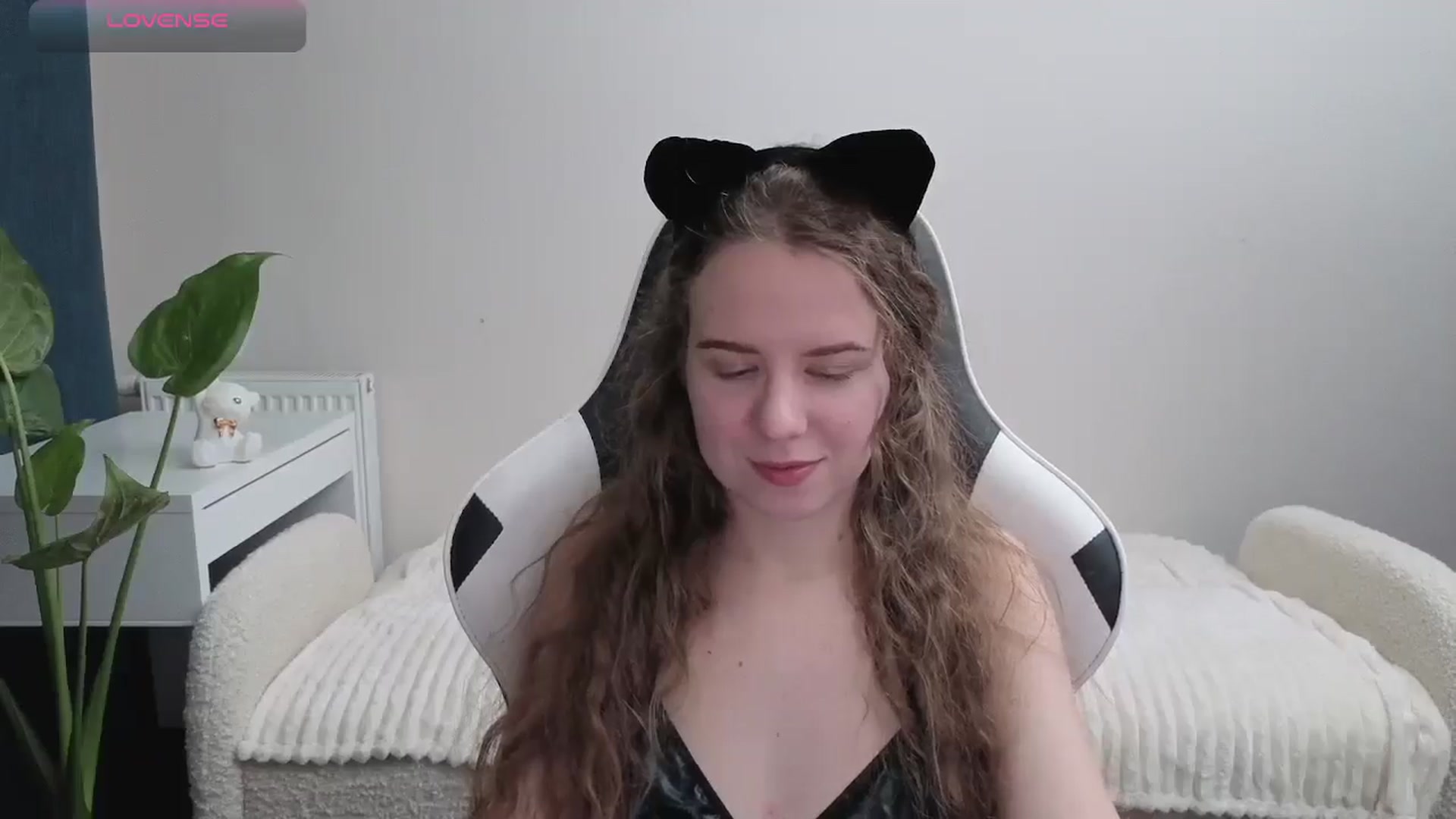Gallery image thumbnail from BlueFlowerr's myfreecams stream on, 10/30/2025, 17:23 image 4 of 20