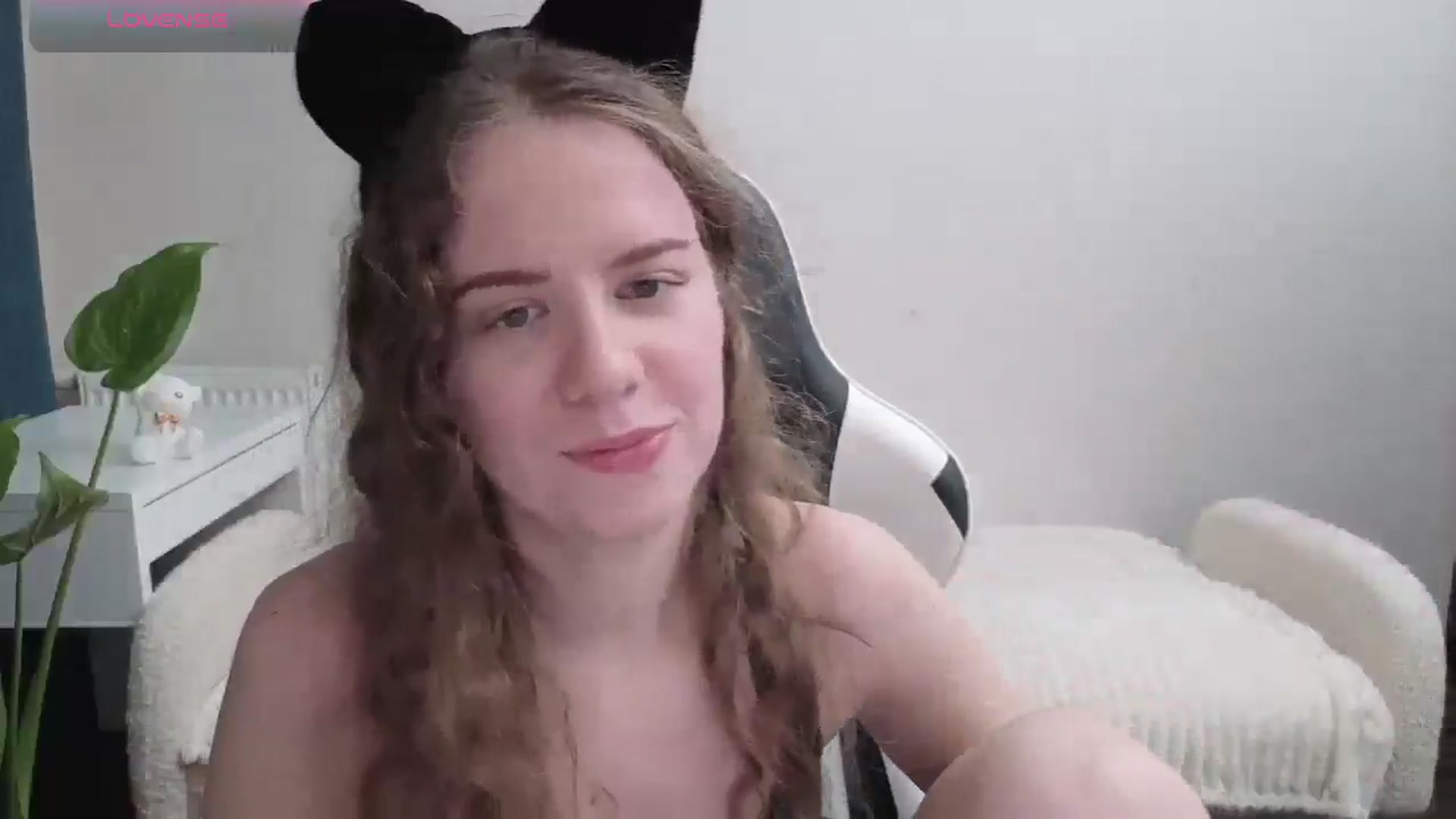 Gallery image thumbnail from BlueFlowerr's myfreecams stream on, 10/30/2025, 18:16 image 5 of 20