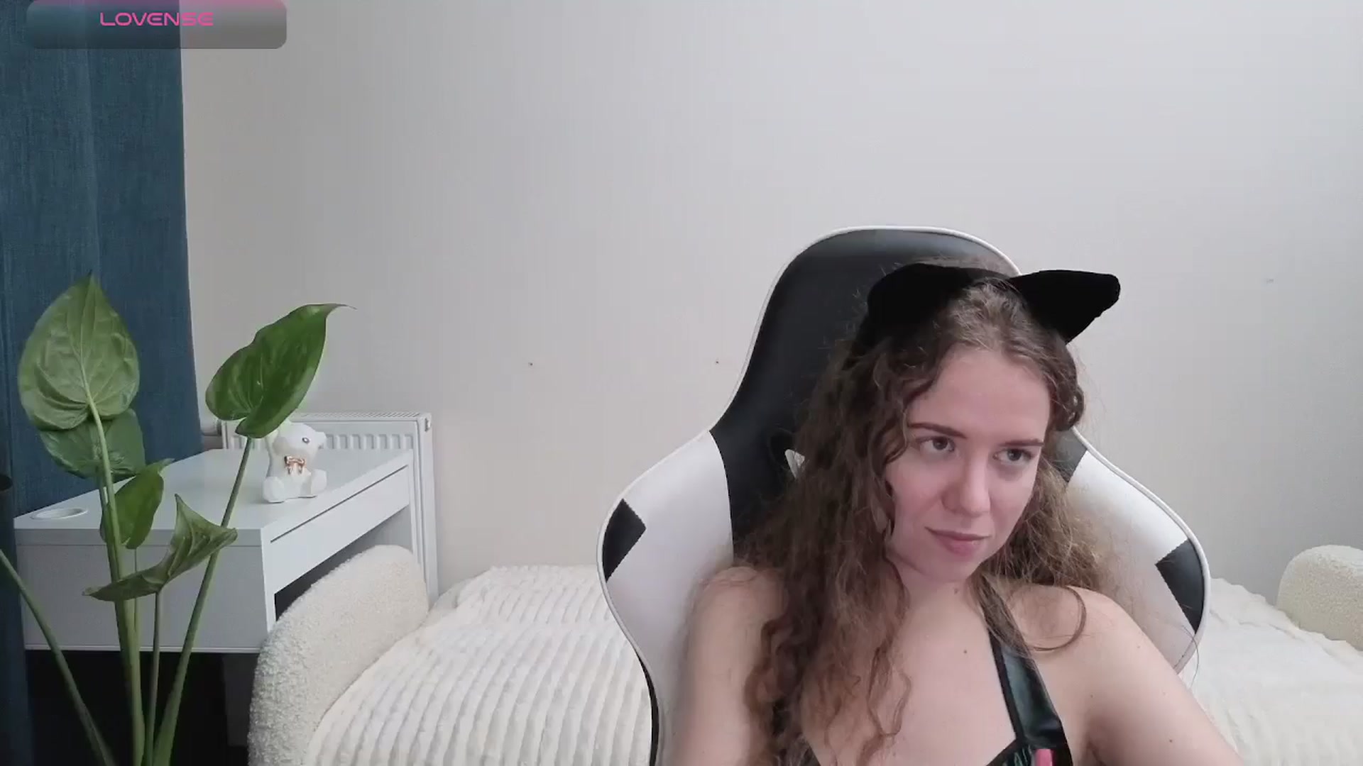 Gallery image thumbnail from BlueFlowerr's myfreecams stream on, 10/30/2025, 19:50 image 19 of 20