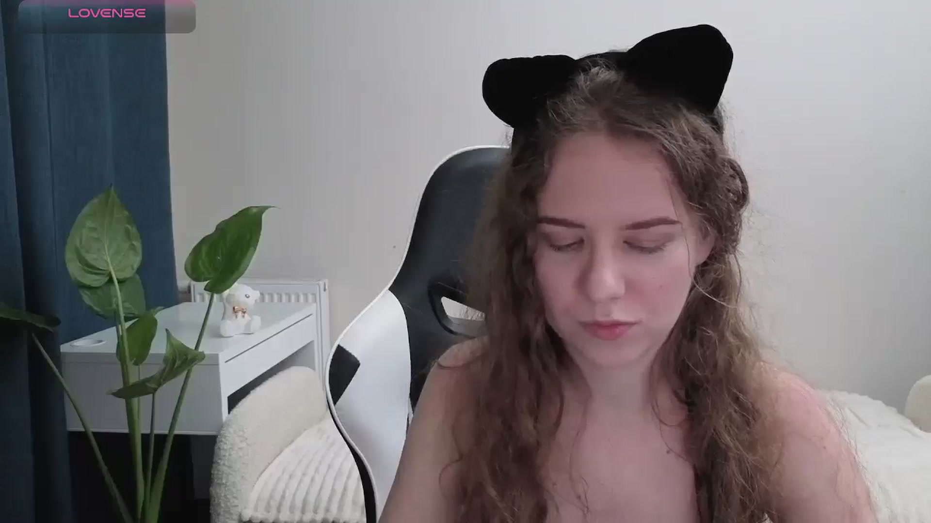 Gallery image thumbnail from BlueFlowerr's myfreecams stream on, 10/30/2025, 19:50 image 4 of 20