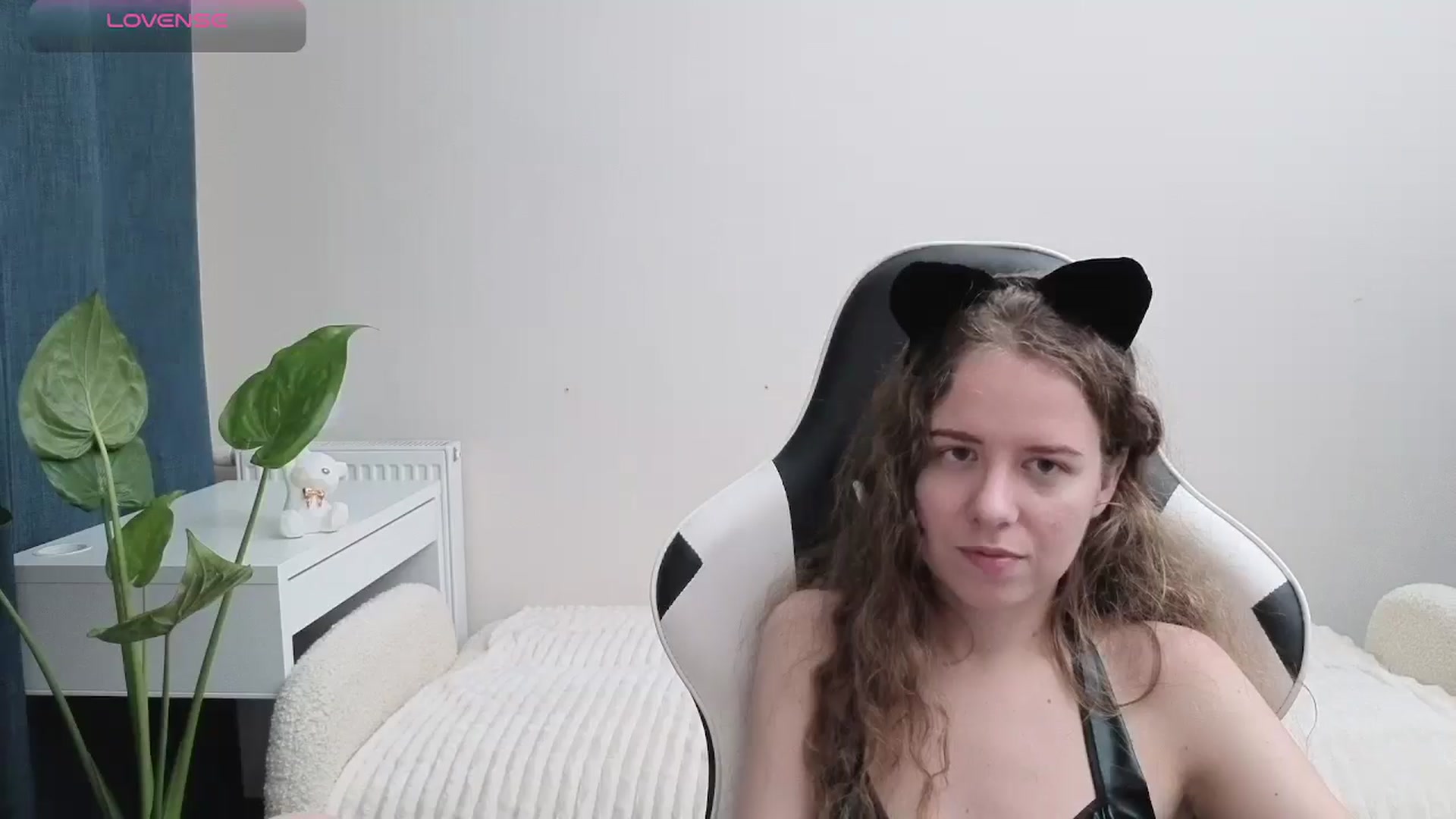 Gallery image thumbnail from BlueFlowerr's myfreecams stream on, 10/30/2025, 19:50 image 17 of 20