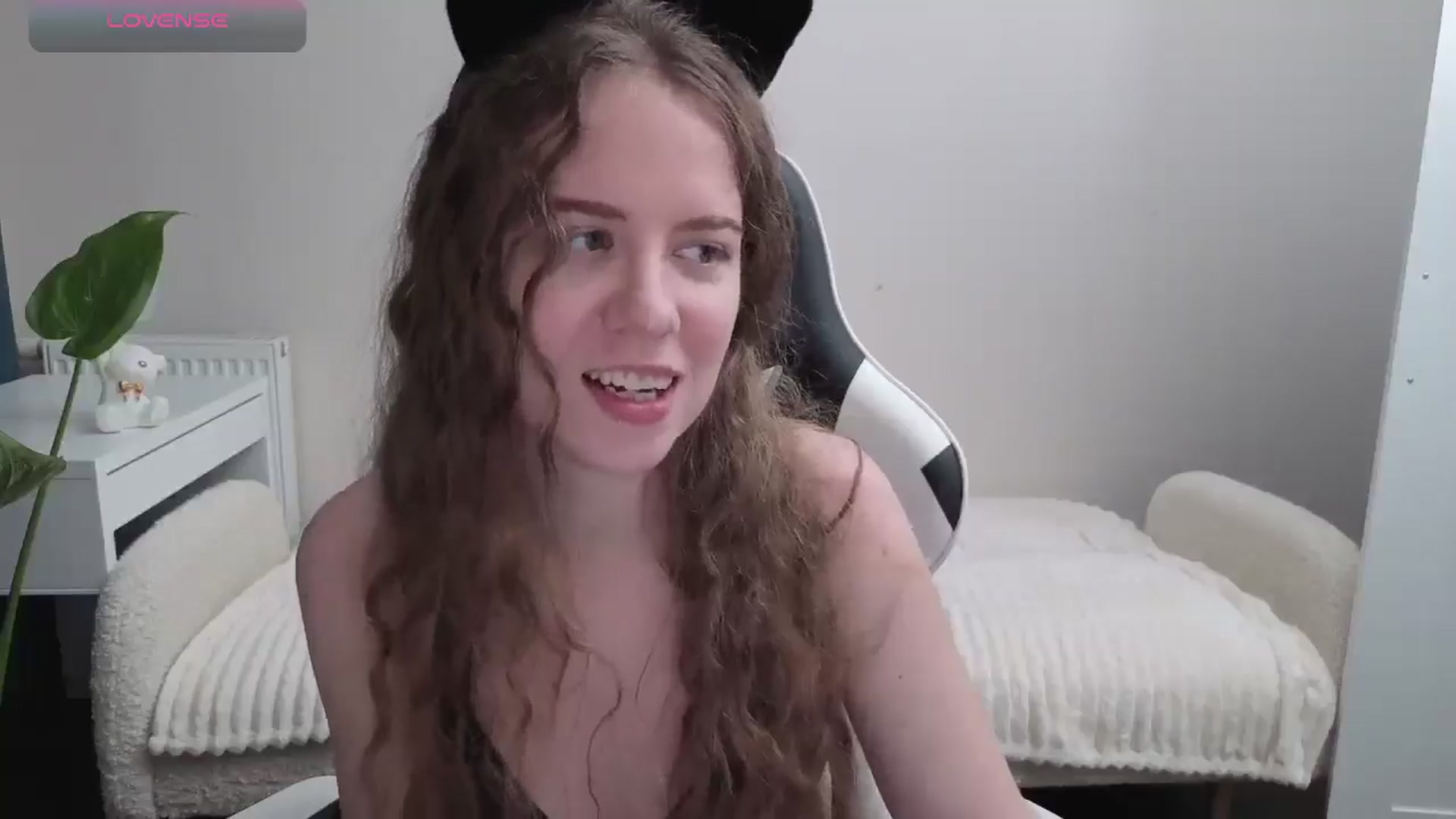 Gallery image thumbnail from BlueFlowerr's myfreecams stream on, 10/30/2025, 20:53 image 8 of 20