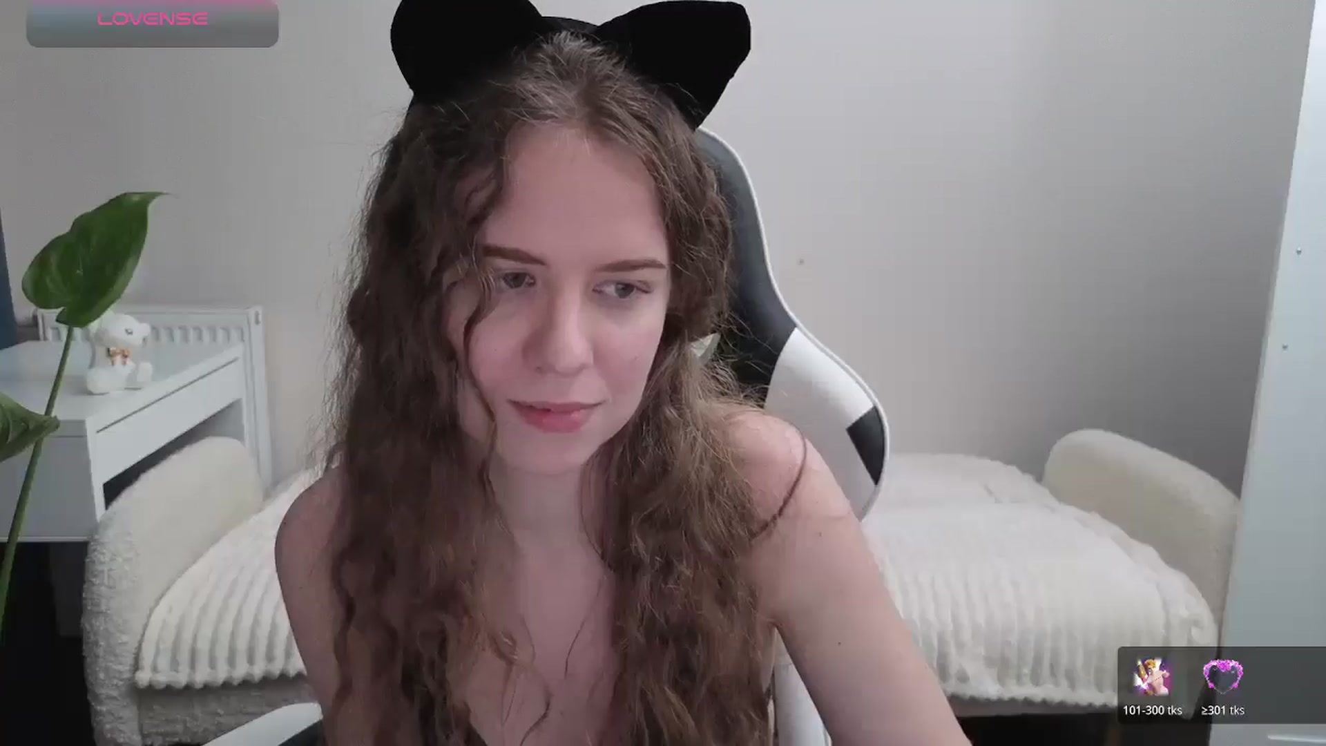 Gallery image thumbnail from BlueFlowerr's myfreecams stream on, 10/30/2025, 20:53 image 11 of 20