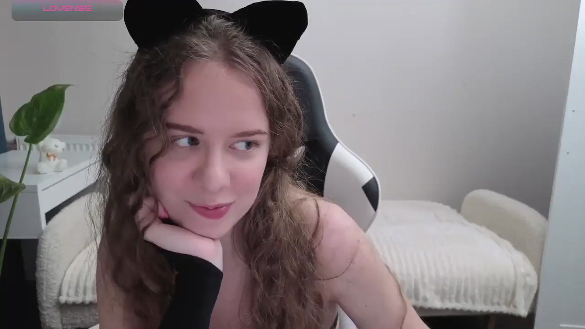 Gallery image thumbnail from BlueFlowerr's myfreecams stream on, 10/30/2025, 20:53 image 5 of 20