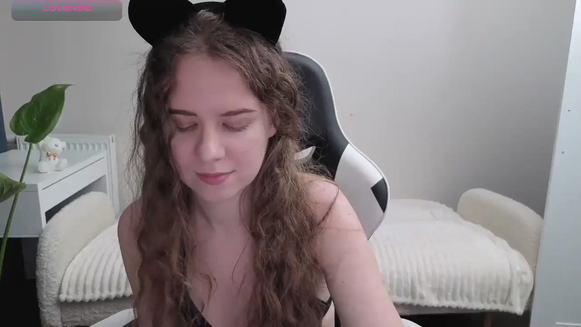 Gallery image thumbnail from BlueFlowerr's myfreecams stream on, 10/30/2025, 20:53 image 9 of 20