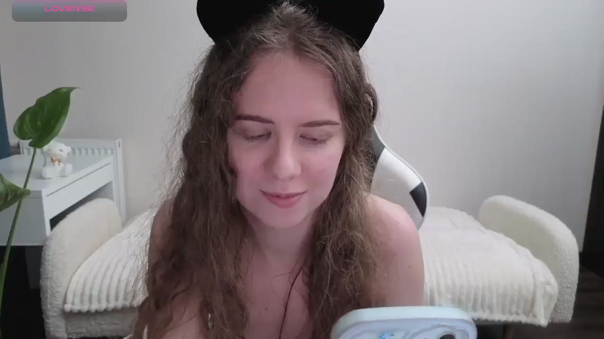 Gallery image thumbnail from BlueFlowerr's myfreecams stream on, 10/30/2025, 23:20 image 9 of 20
