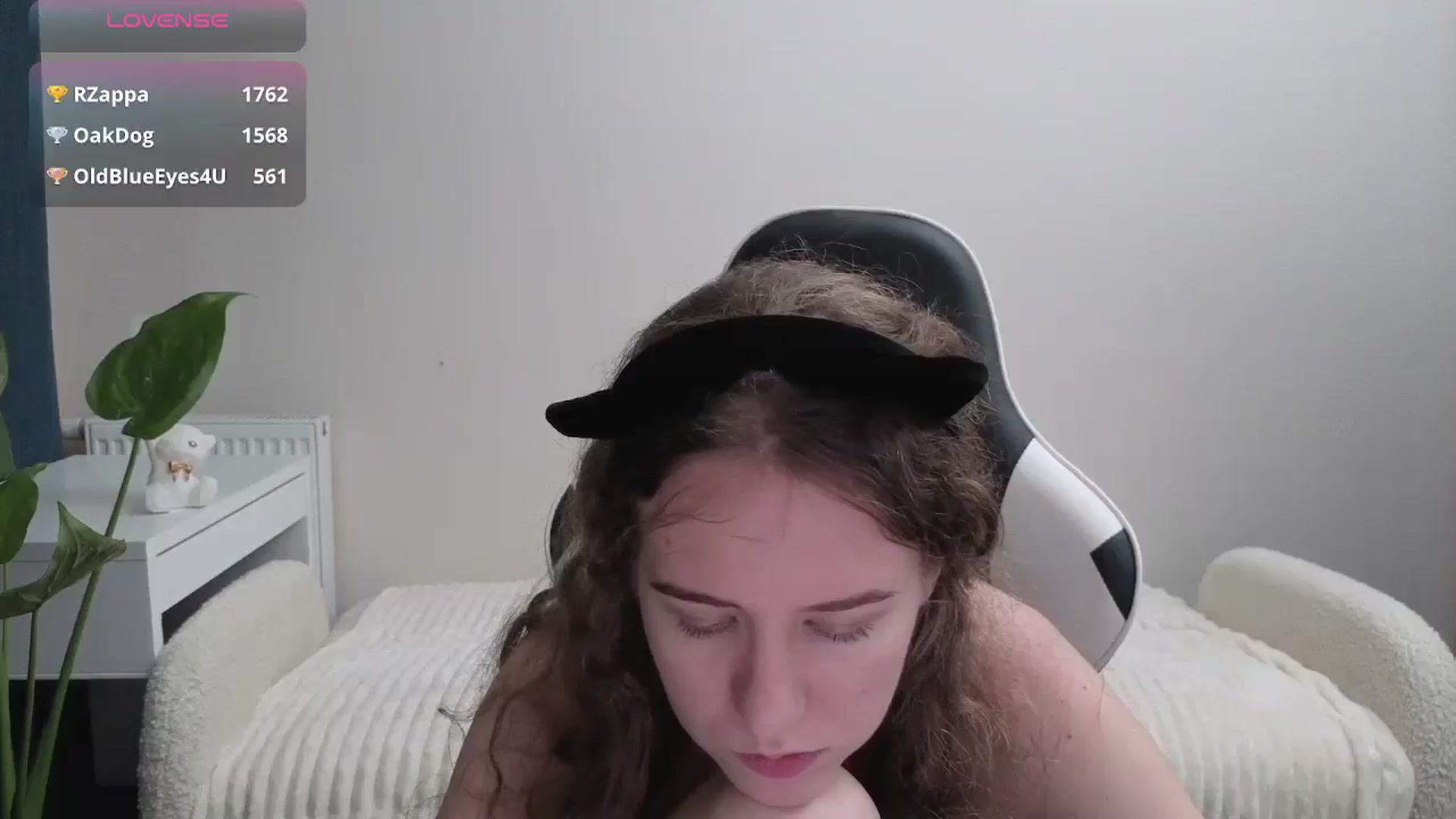 Gallery image thumbnail from BlueFlowerr's myfreecams stream on, 10/31/2025, 24:00 image 9 of 20