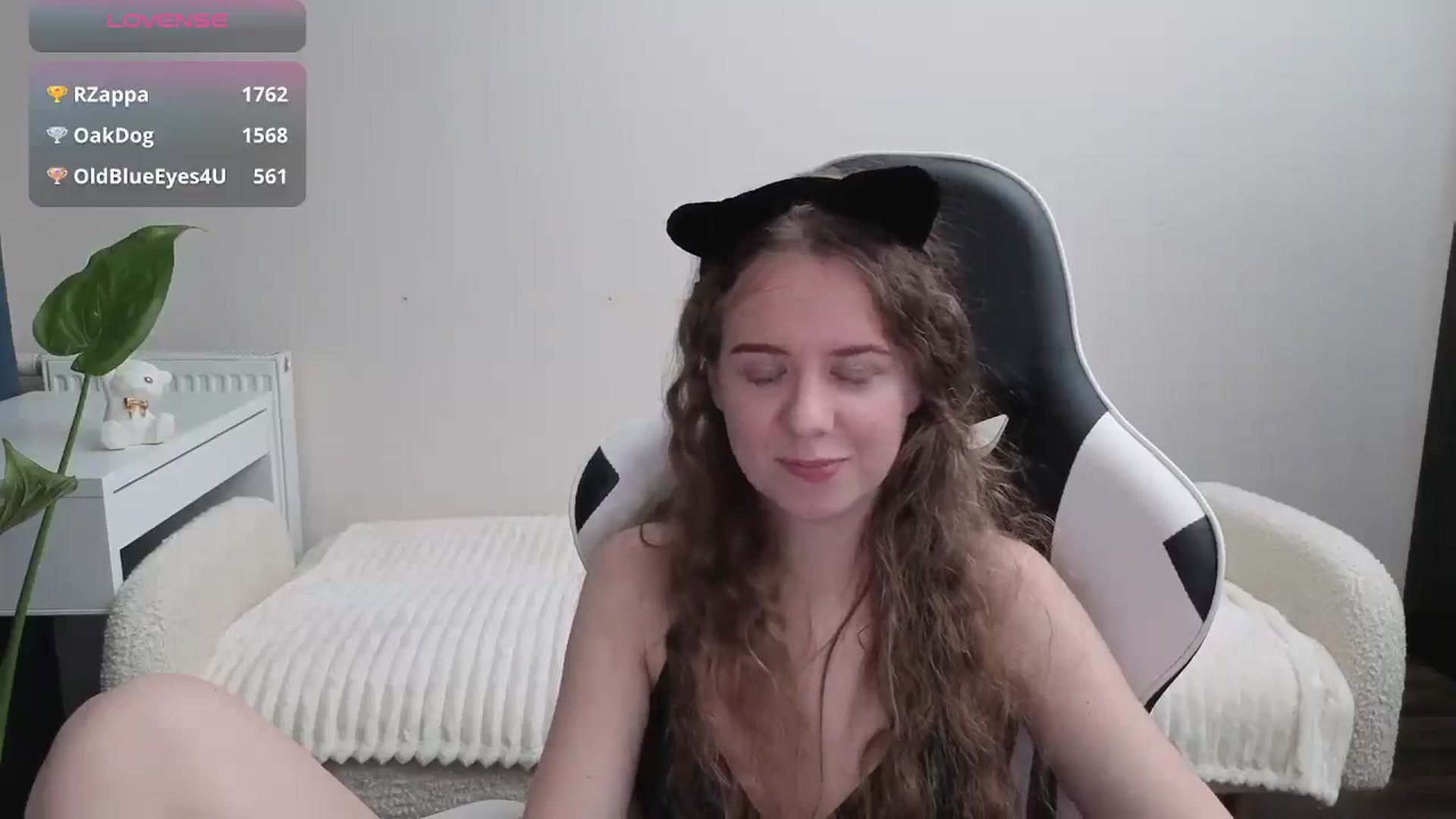 Gallery image thumbnail from BlueFlowerr's myfreecams stream on, 10/31/2025, 24:00 image 17 of 20