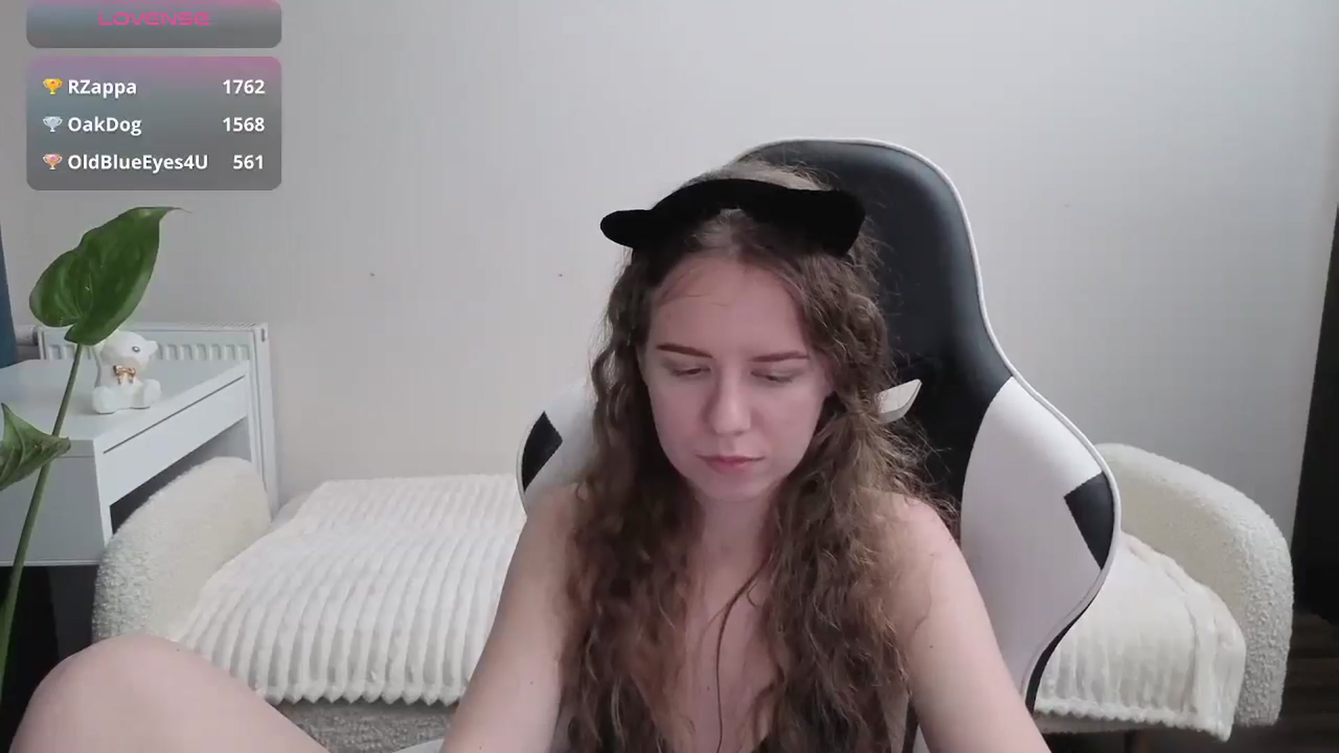Gallery image thumbnail from BlueFlowerr's myfreecams stream on, 10/31/2025, 24:00 image 18 of 20