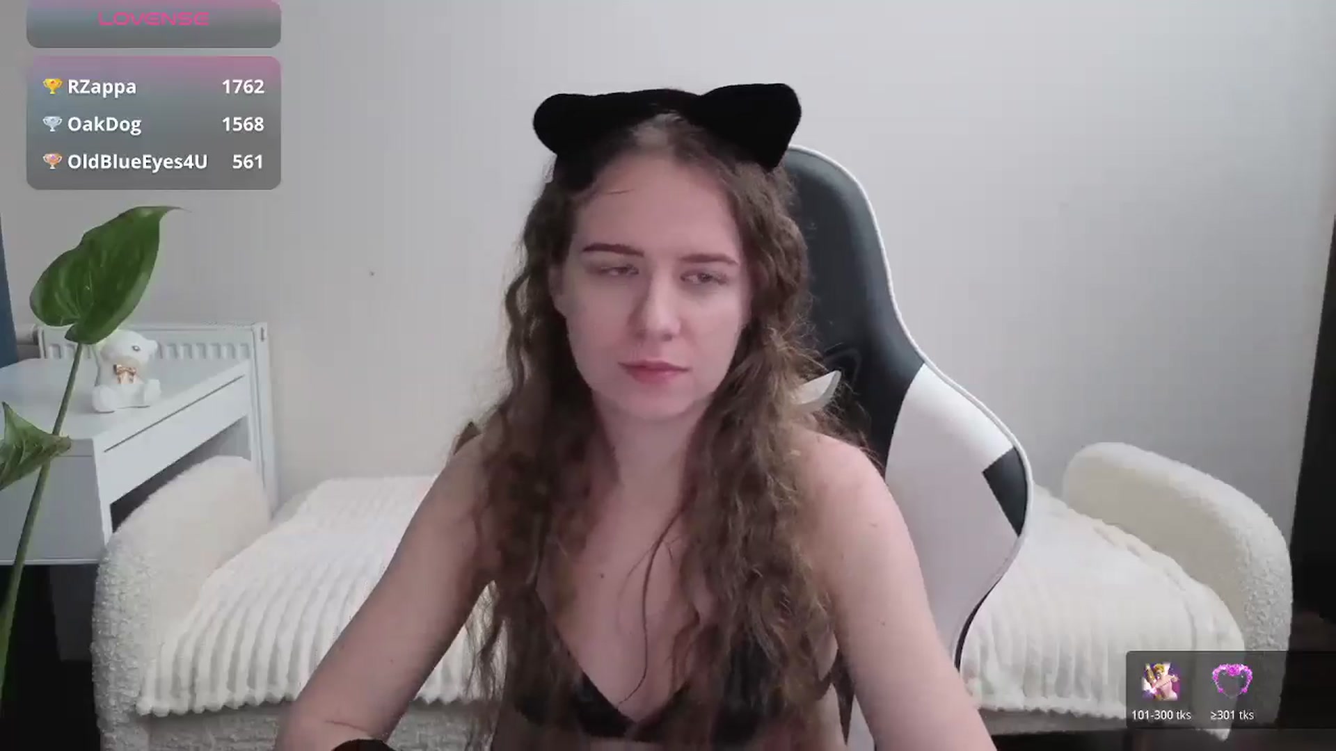 Gallery image thumbnail from BlueFlowerr's myfreecams stream on, 10/31/2025, 24:00 image 19 of 20