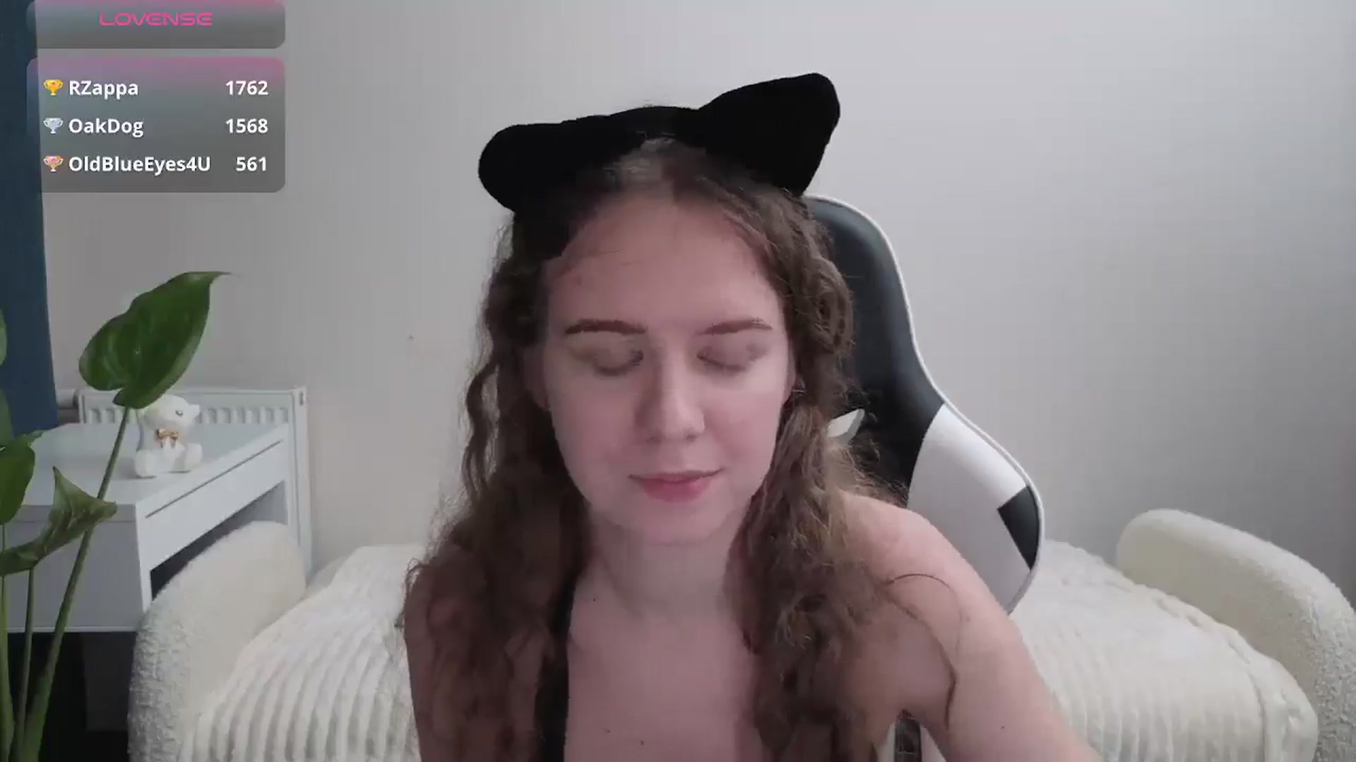 Gallery image thumbnail from BlueFlowerr's myfreecams stream on, 10/31/2025, 24:00 image 4 of 20