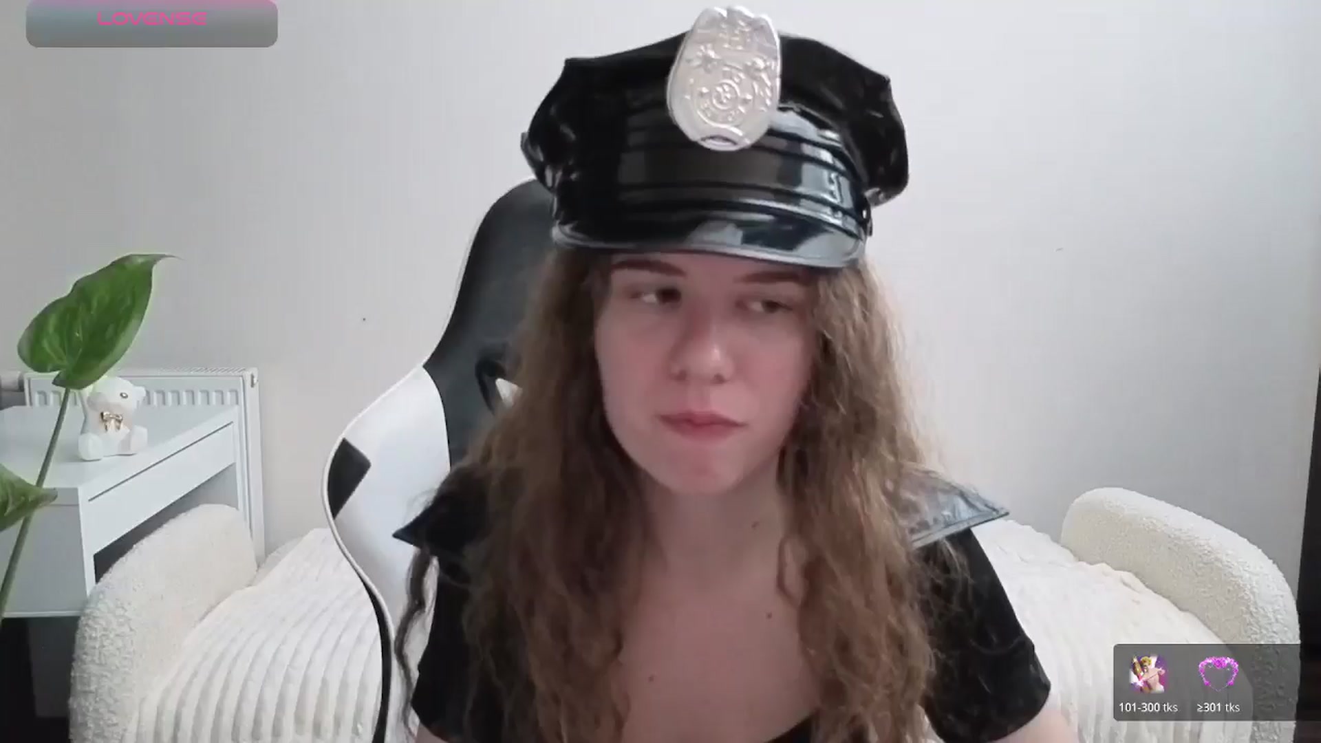 Gallery image thumbnail from BlueFlowerr's myfreecams stream on, 10/31/2025, 17:33 image 6 of 20