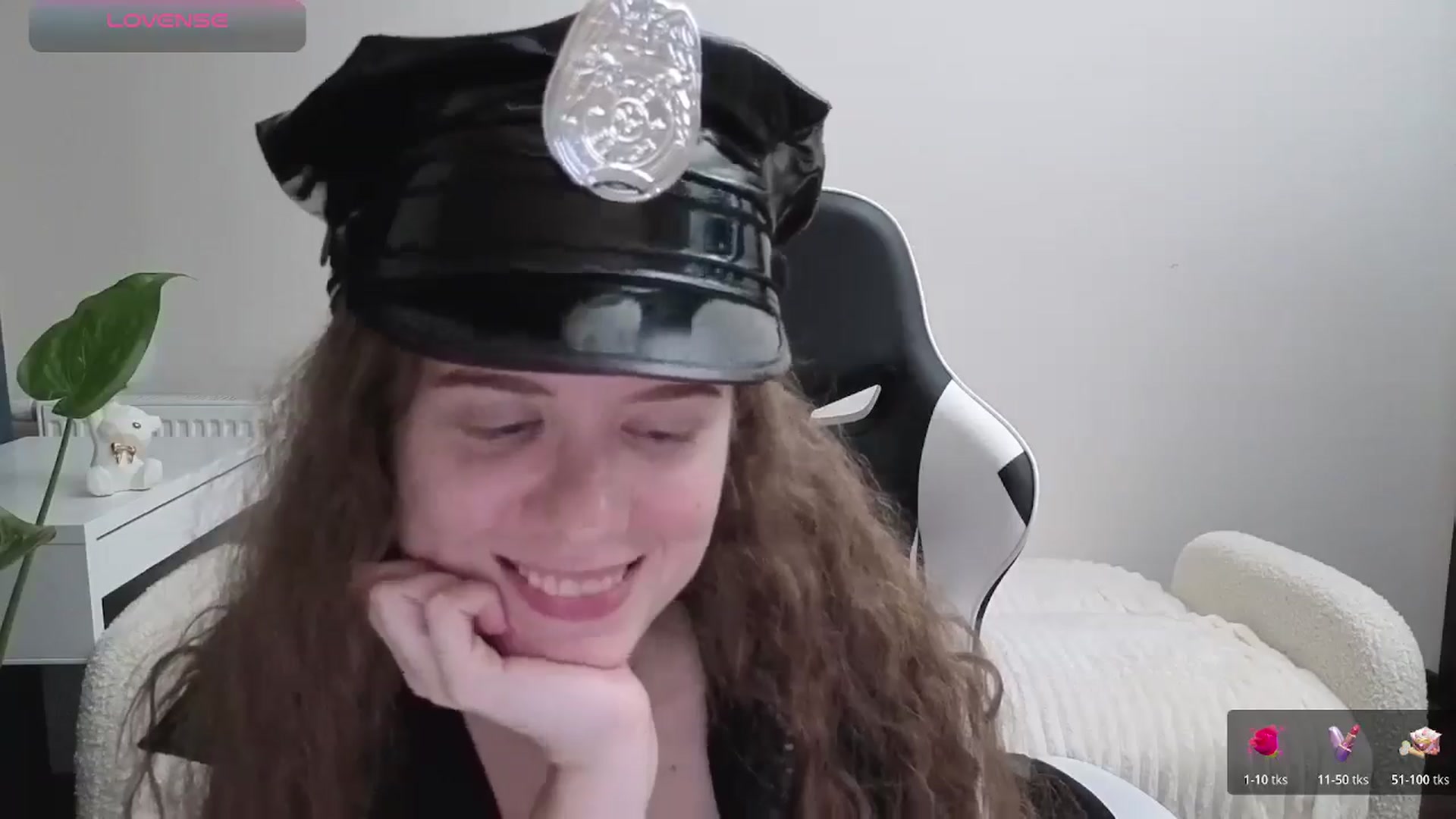 Gallery image thumbnail from BlueFlowerr's myfreecams stream on, 10/31/2025, 19:07 image 14 of 20