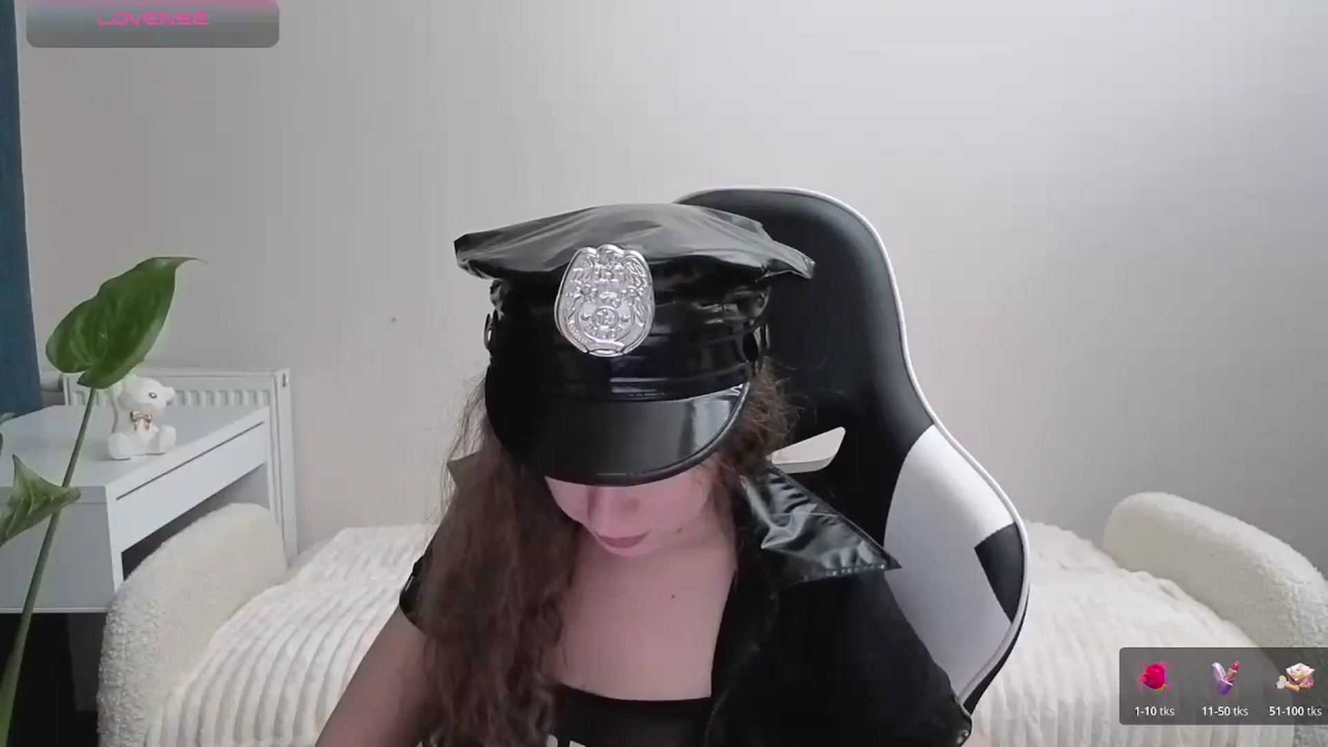 Gallery image thumbnail from BlueFlowerr's myfreecams stream on, 10/31/2025, 21:14 image 6 of 20