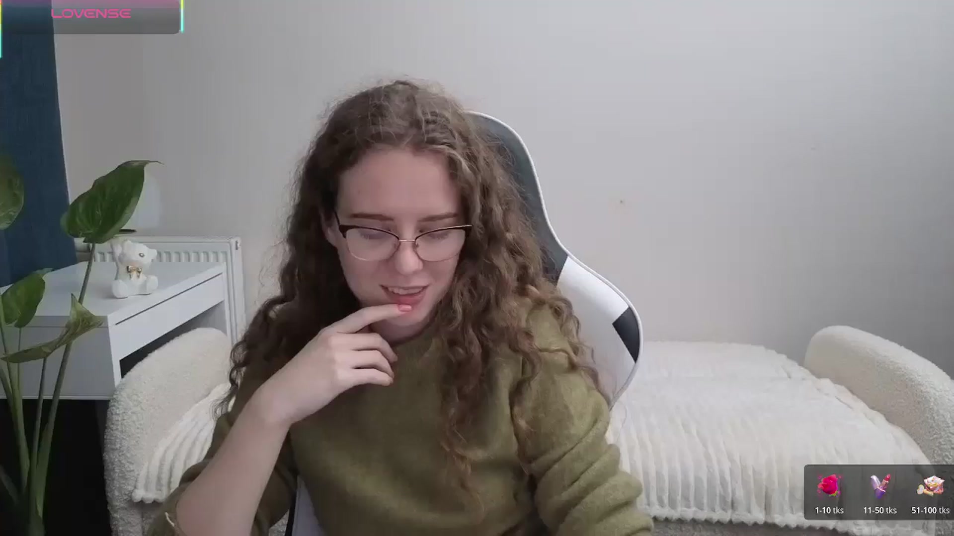 Gallery image thumbnail from BlueFlowerr's myfreecams stream on, 11/02/2025, 22:25 image 13 of 20
