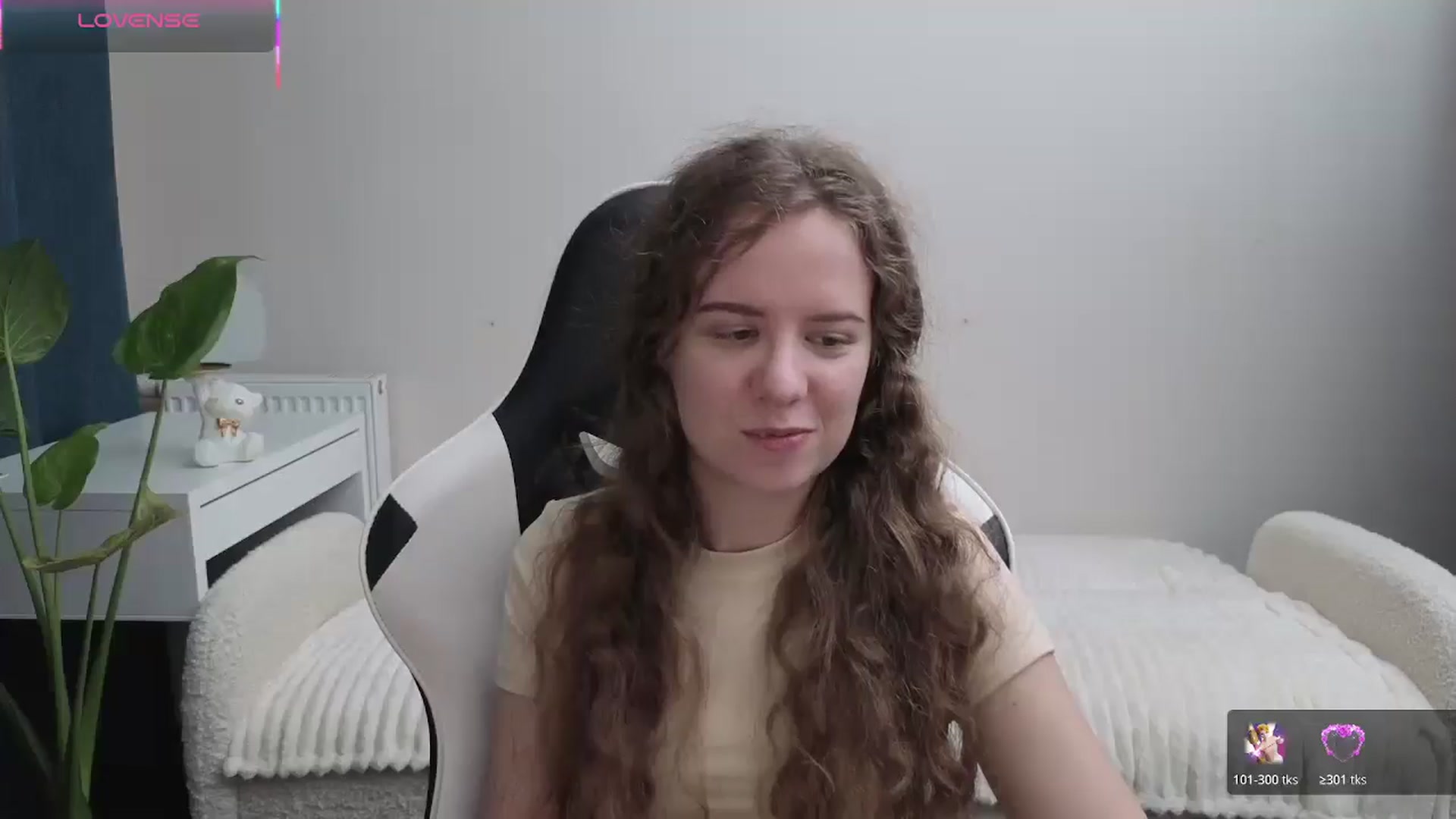 Gallery image thumbnail from BlueFlowerr's myfreecams stream on, 11/03/2025, 23:02 image 12 of 20