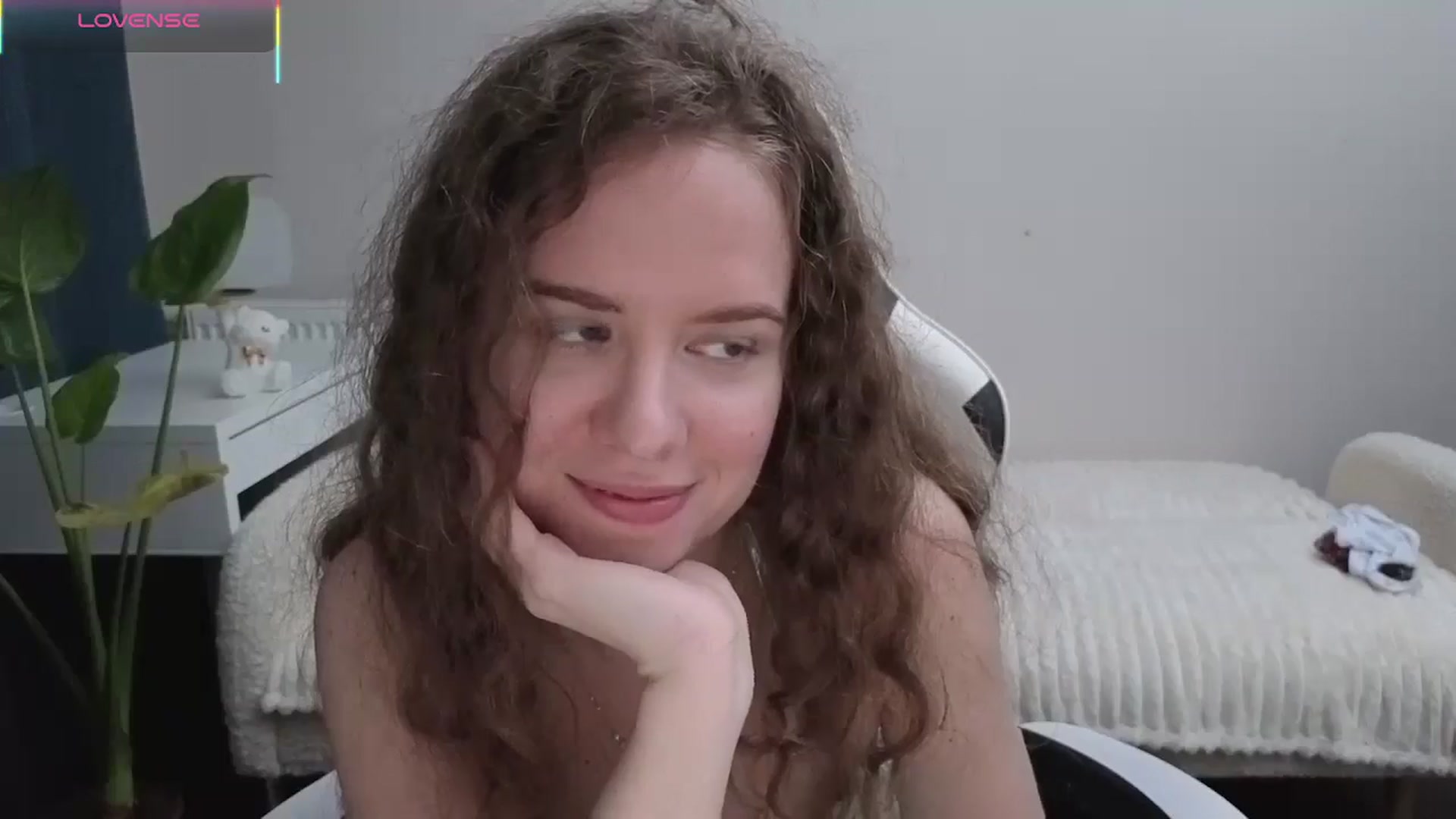 Gallery image thumbnail from BlueFlowerr's myfreecams stream on, 11/04/2025, 22:25 image 14 of 20