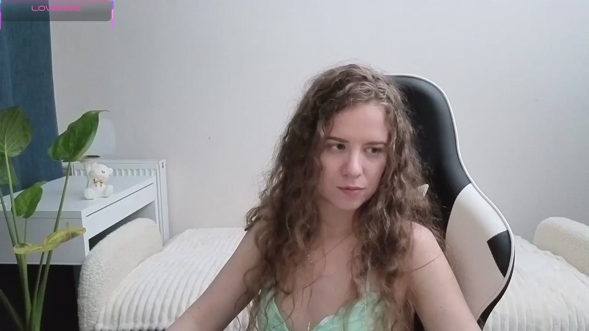 Gallery image thumbnail from BlueFlowerr's myfreecams stream on, 11/04/2025, 22:25 image 18 of 20