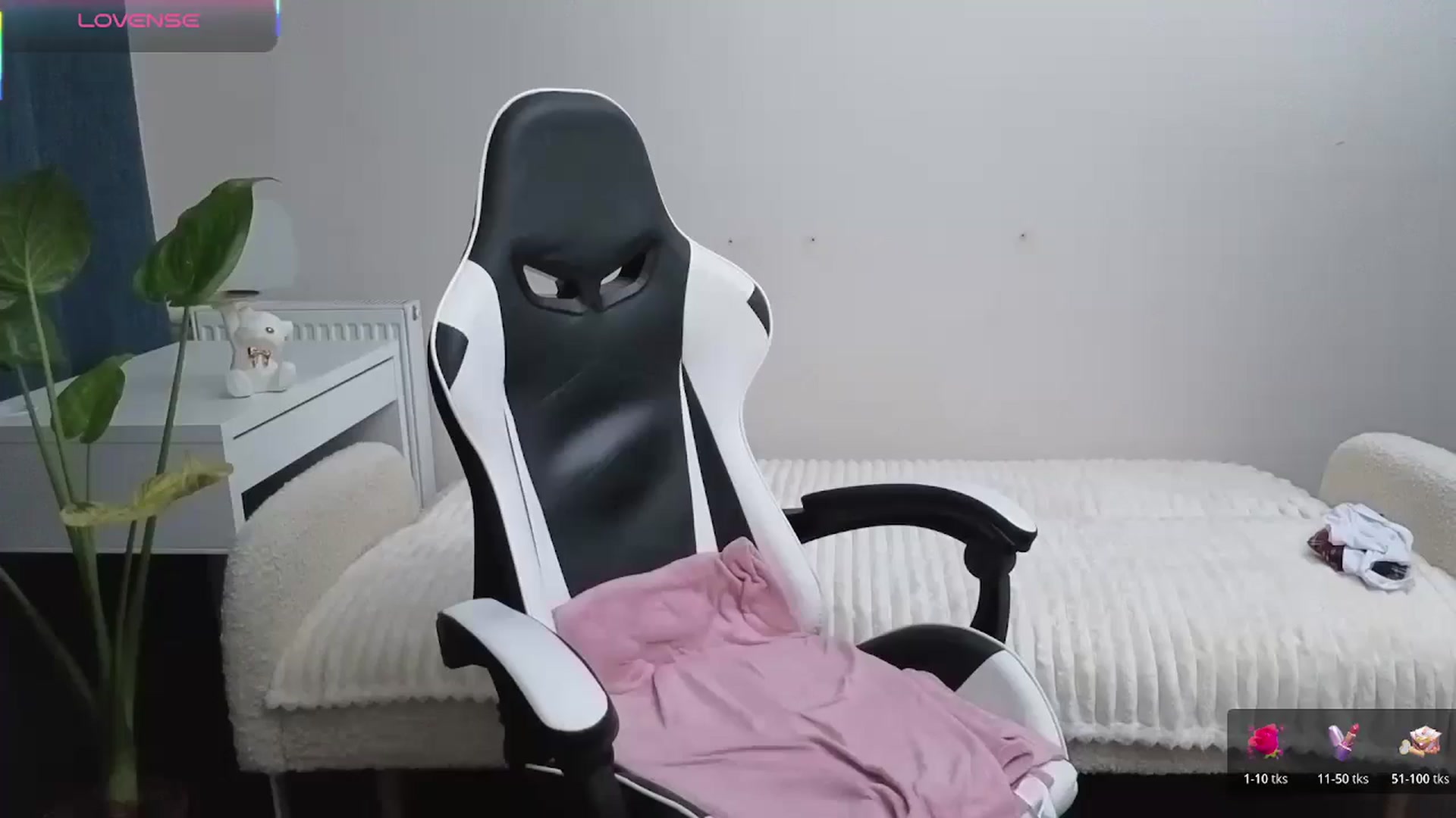 Gallery image thumbnail from BlueFlowerr's myfreecams stream on, 11/04/2025, 22:25 image 12 of 20