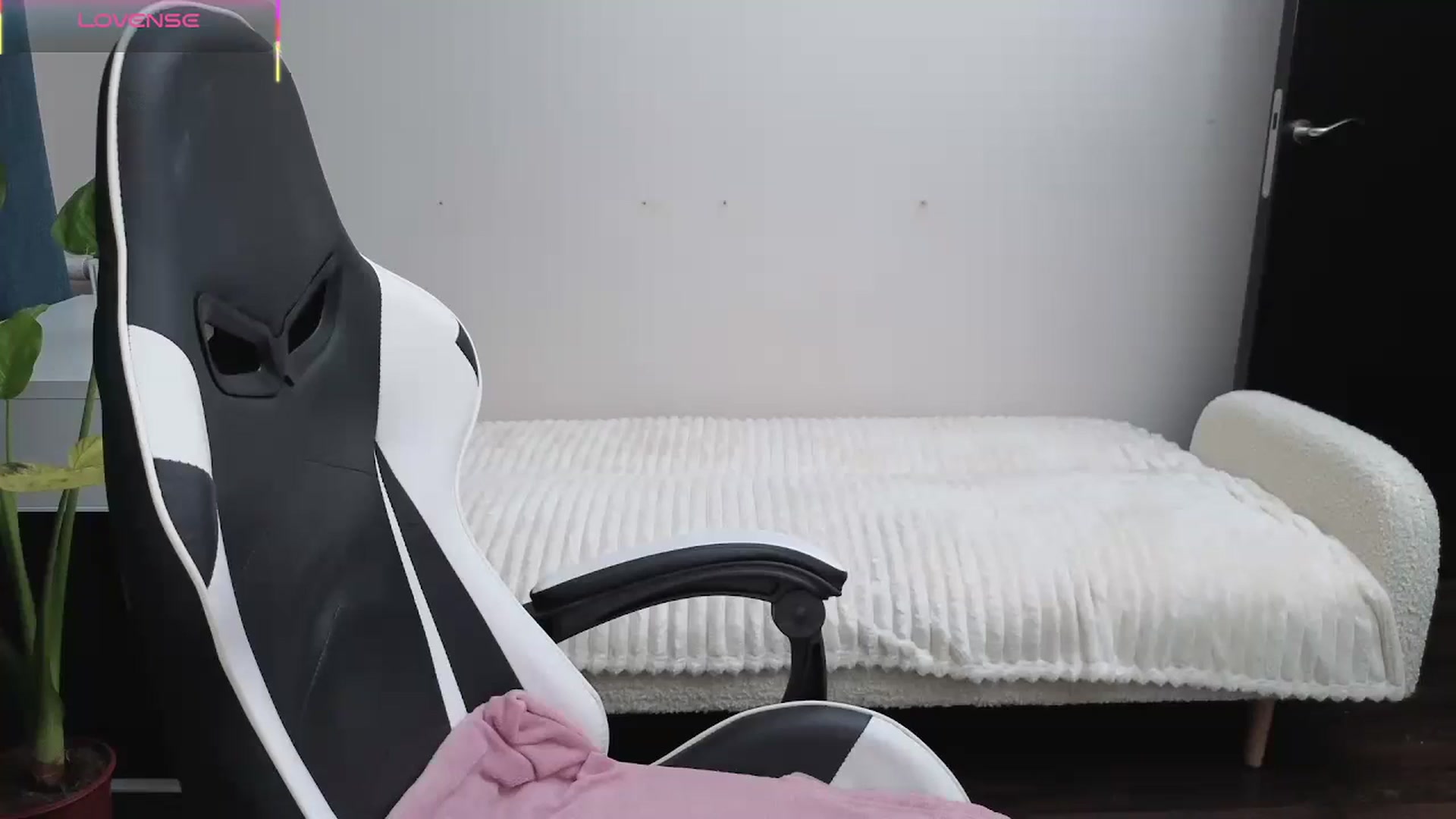 Gallery image thumbnail from BlueFlowerr's myfreecams stream on, 11/05/2025, 01:13 image 10 of 20