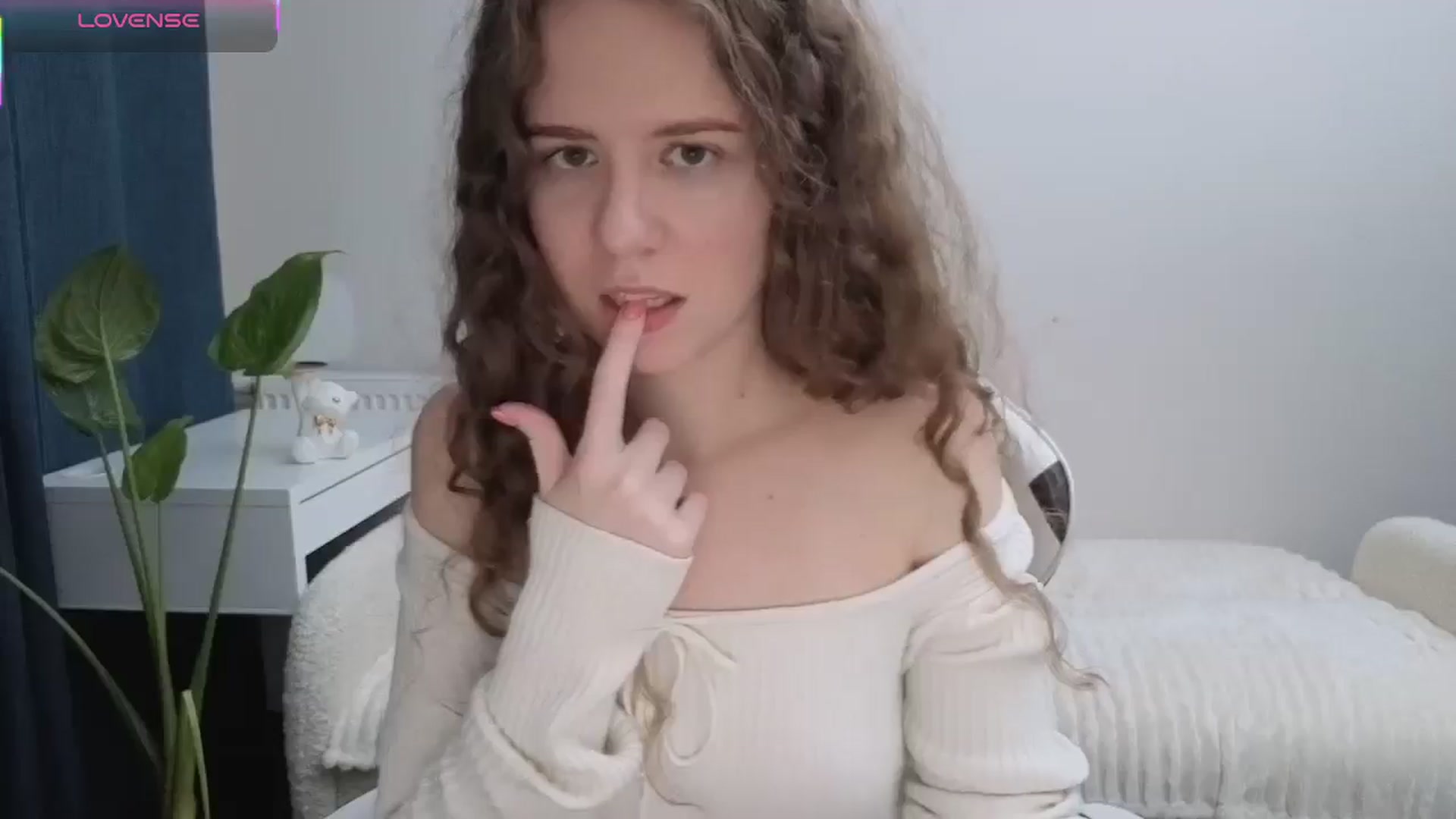 Gallery image thumbnail from BlueFlowerr's myfreecams stream on, 11/07/2025, 19:35 image 17 of 20