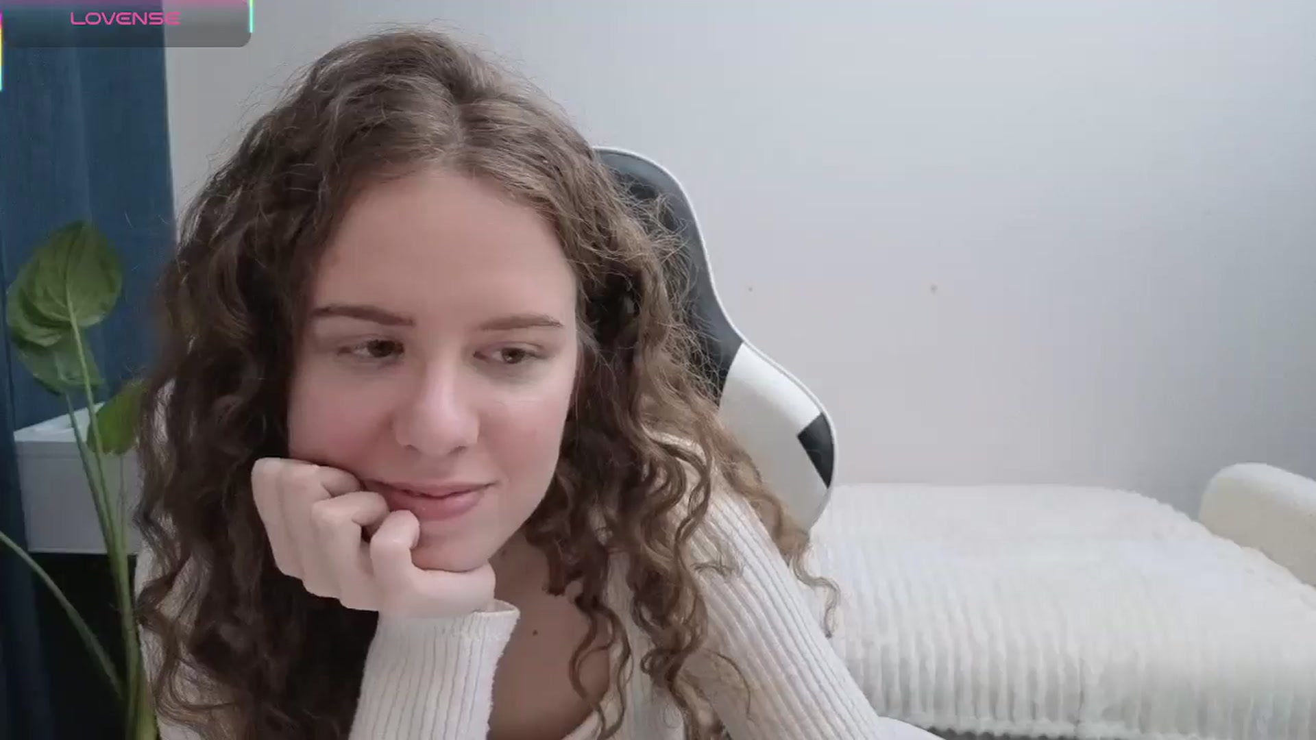 Gallery image thumbnail from BlueFlowerr's myfreecams stream on, 11/07/2025, 19:35 image 9 of 20