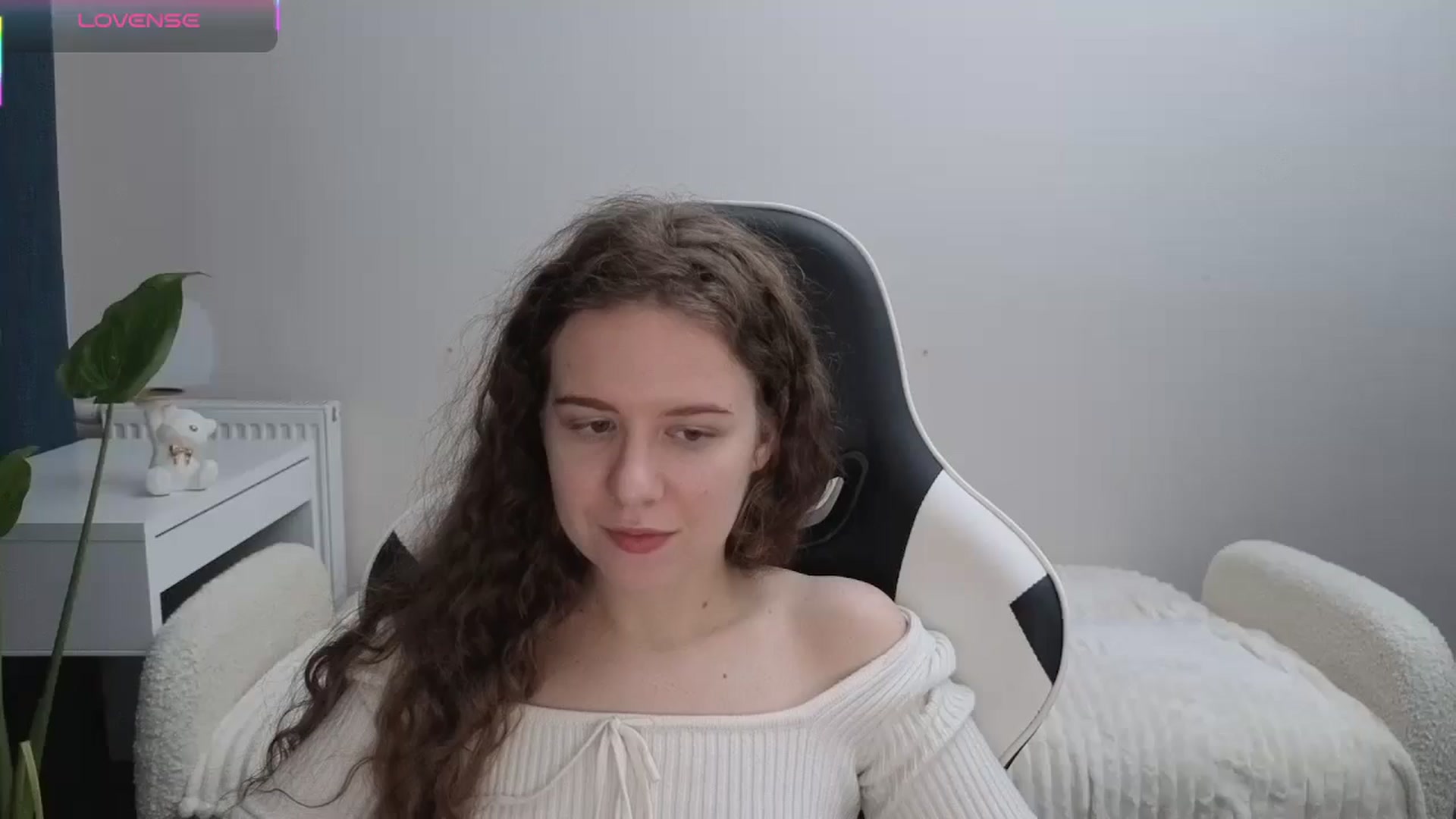 Gallery image thumbnail from BlueFlowerr's myfreecams stream on, 11/07/2025, 22:14 image 13 of 20