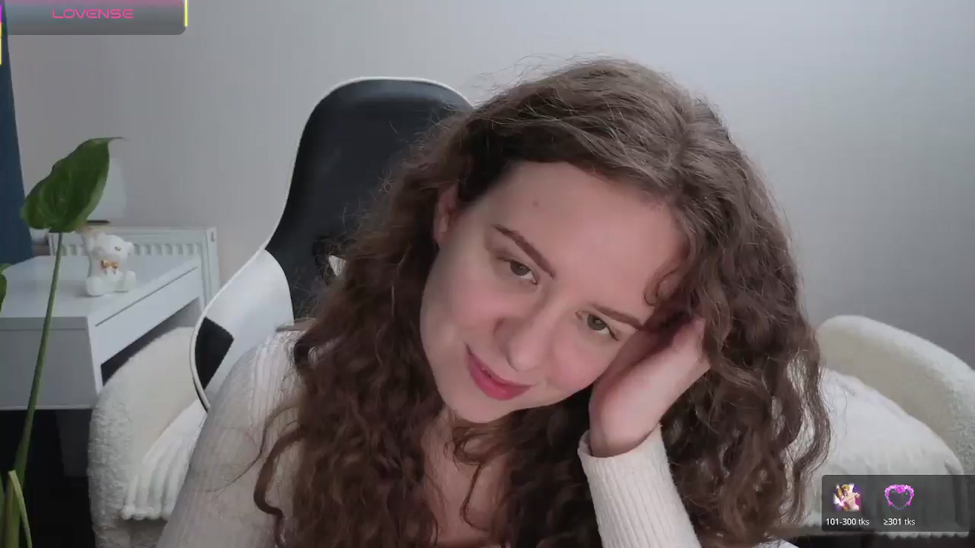 Gallery image thumbnail from BlueFlowerr's myfreecams stream on, 11/08/2025, 02:04 image 17 of 20