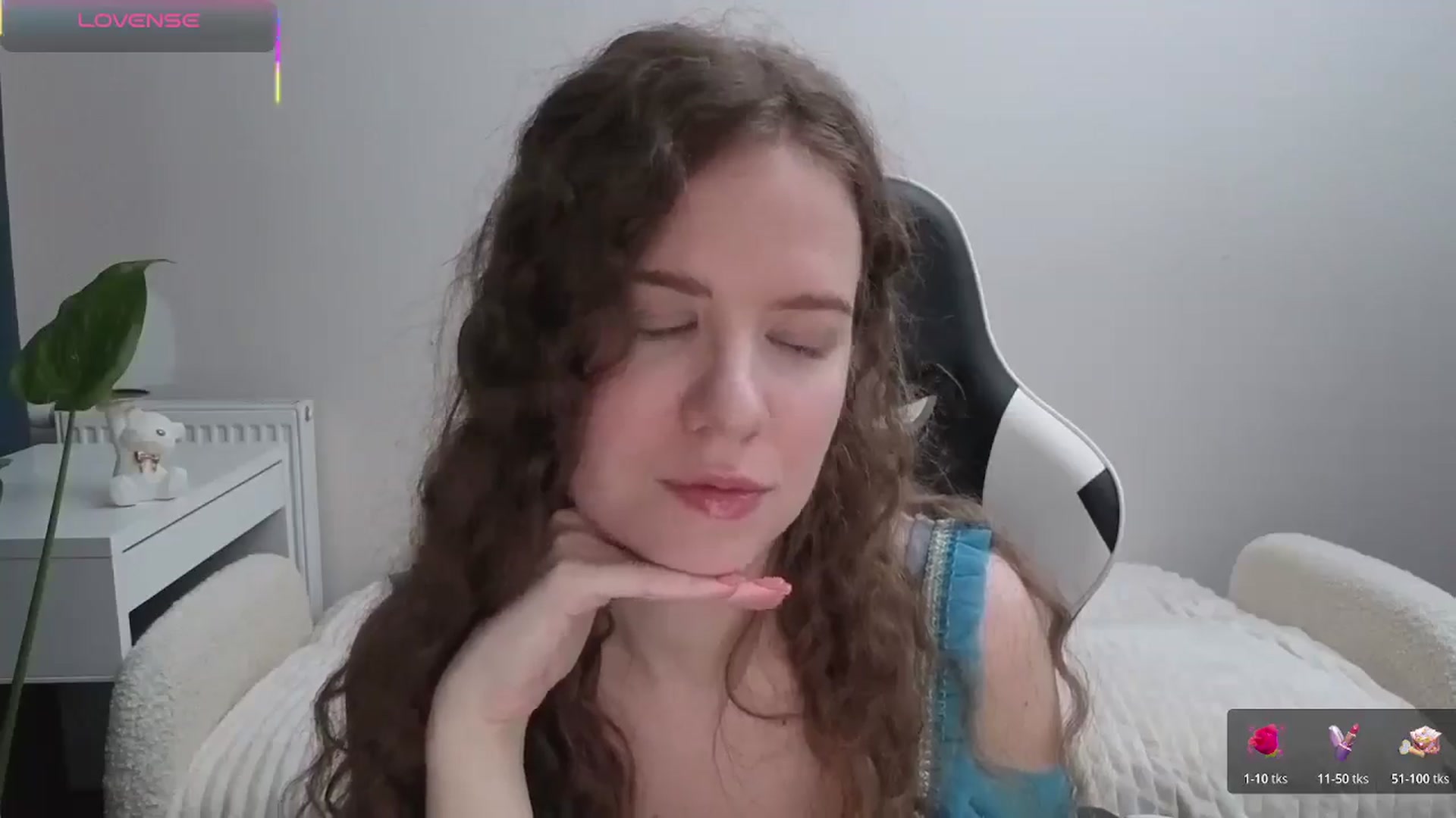 Gallery image thumbnail from BlueFlowerr's myfreecams stream on, 11/08/2025, 17:16 image 15 of 20