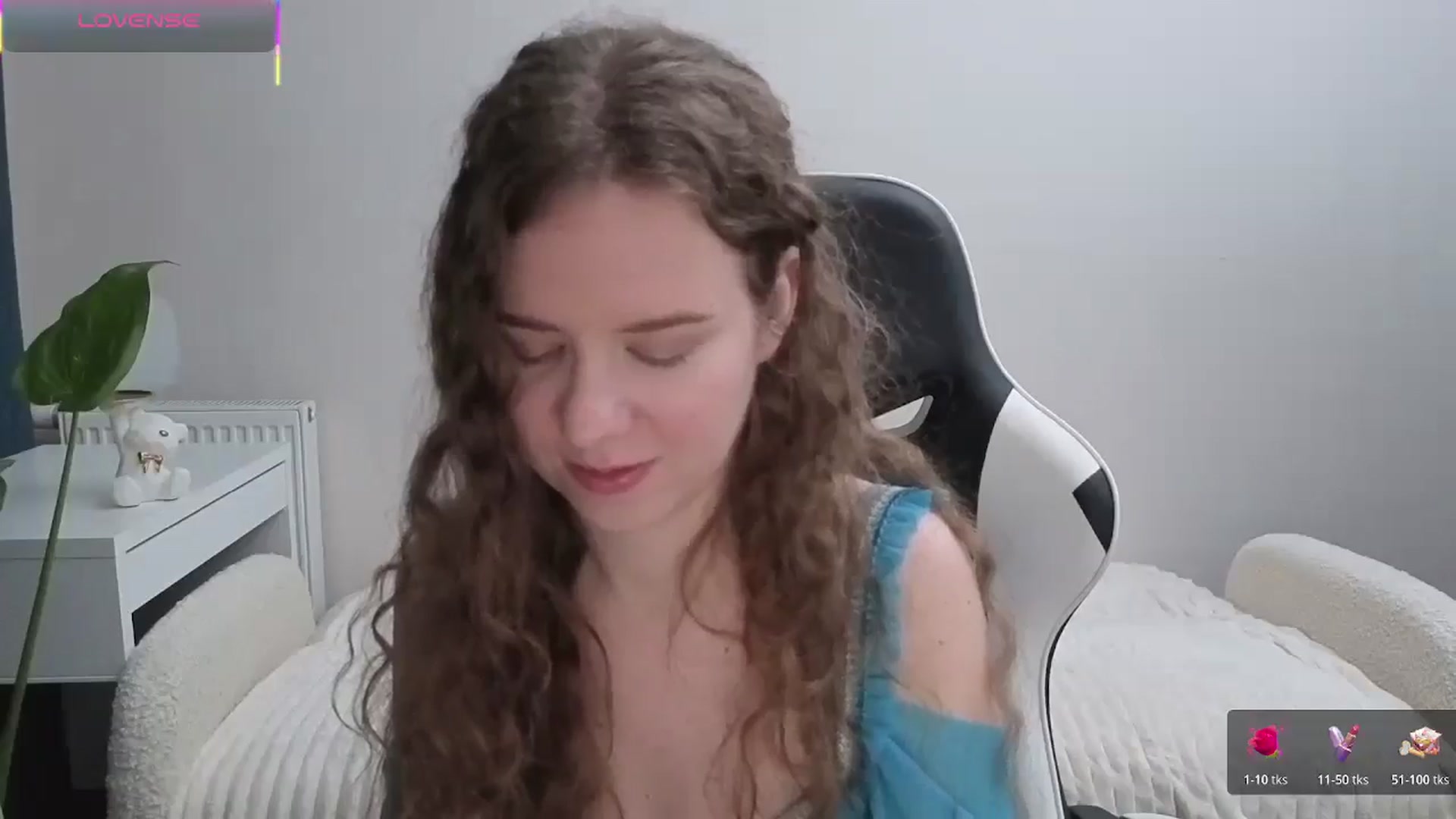 Gallery image thumbnail from BlueFlowerr's myfreecams stream on, 11/08/2025, 17:16 image 17 of 20
