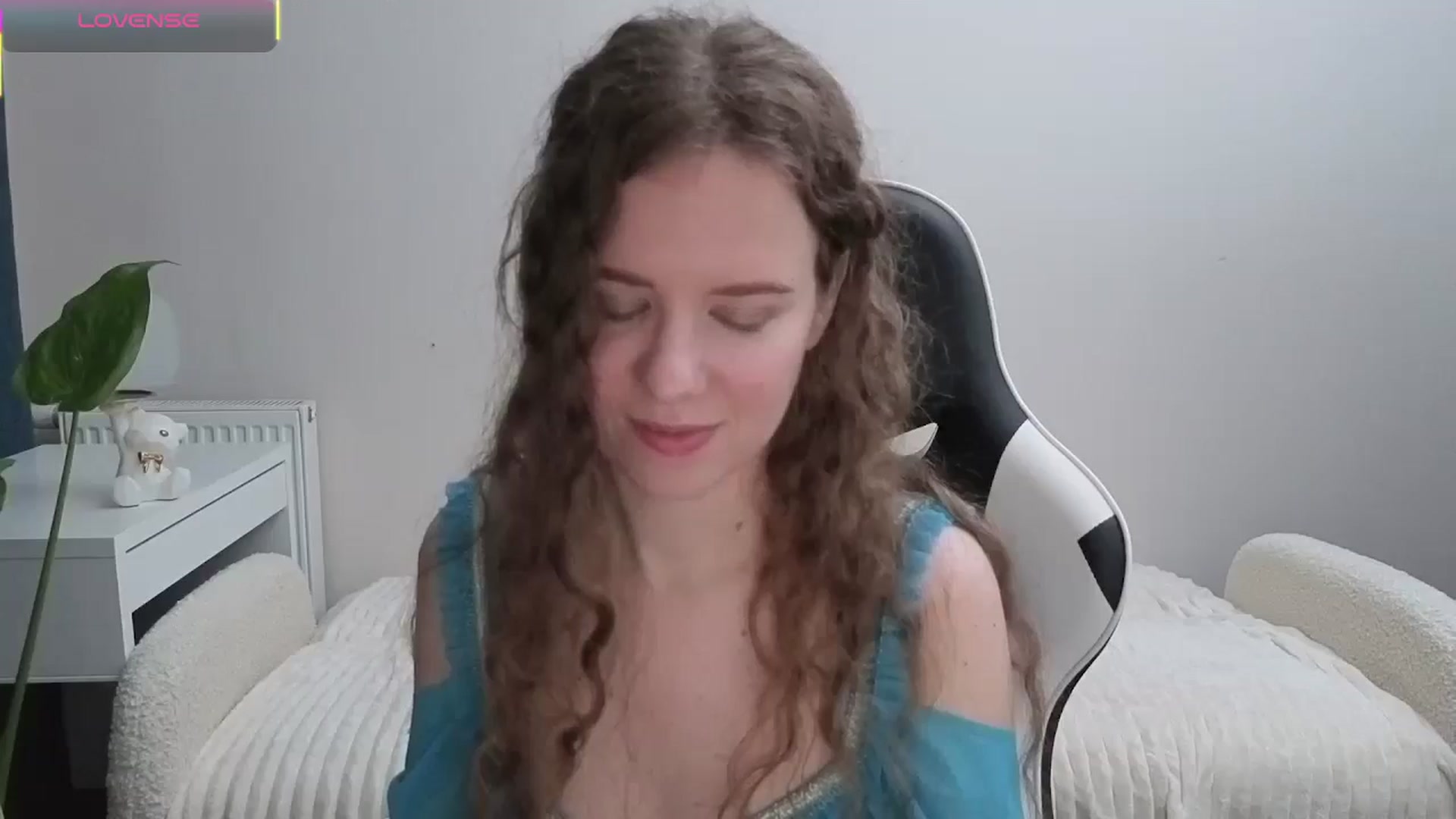 Gallery image thumbnail from BlueFlowerr's myfreecams stream on, 11/08/2025, 17:33 image 11 of 20