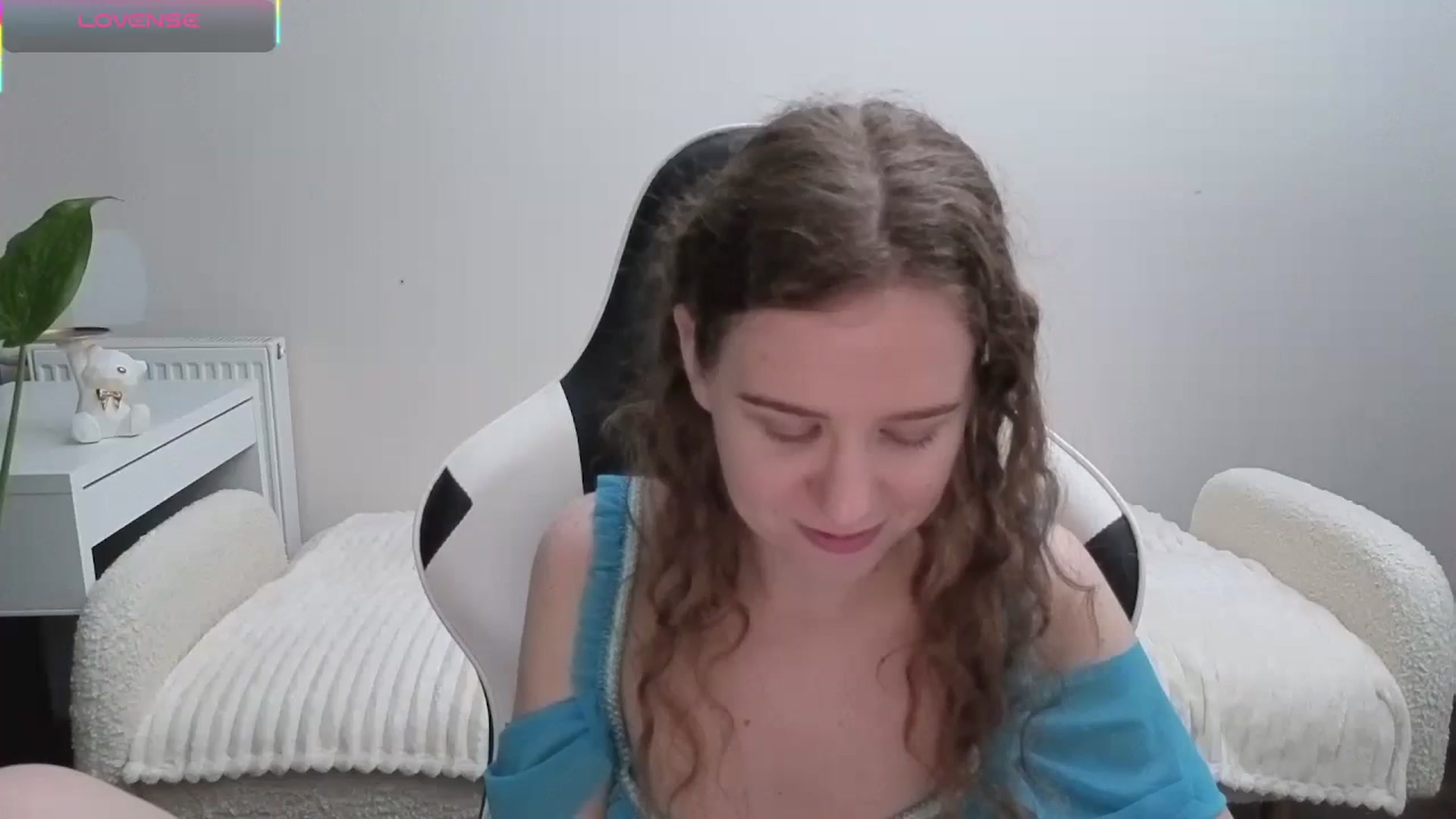 Gallery image thumbnail from BlueFlowerr's myfreecams stream on, 11/09/2025, 24:53 image 13 of 20
