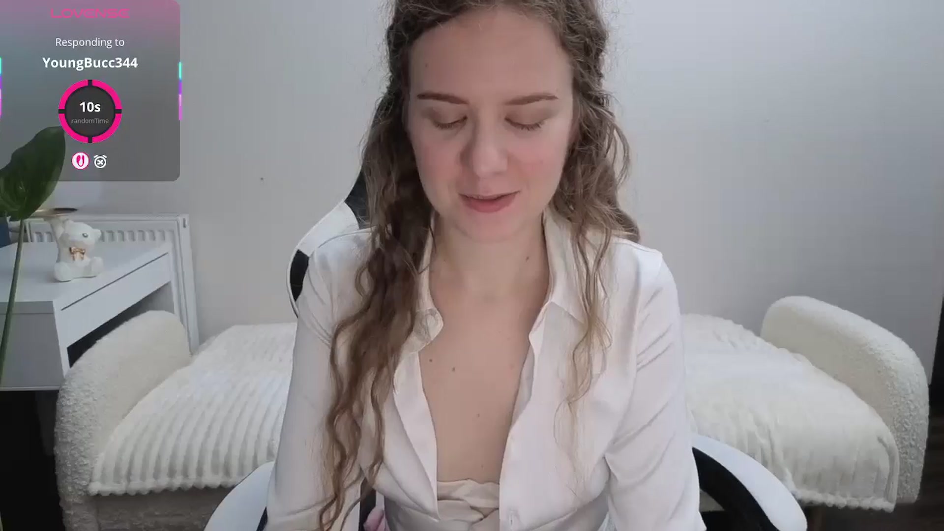 Gallery image thumbnail from BlueFlowerr's myfreecams stream on, 11/09/2025, 17:40 image 4 of 20