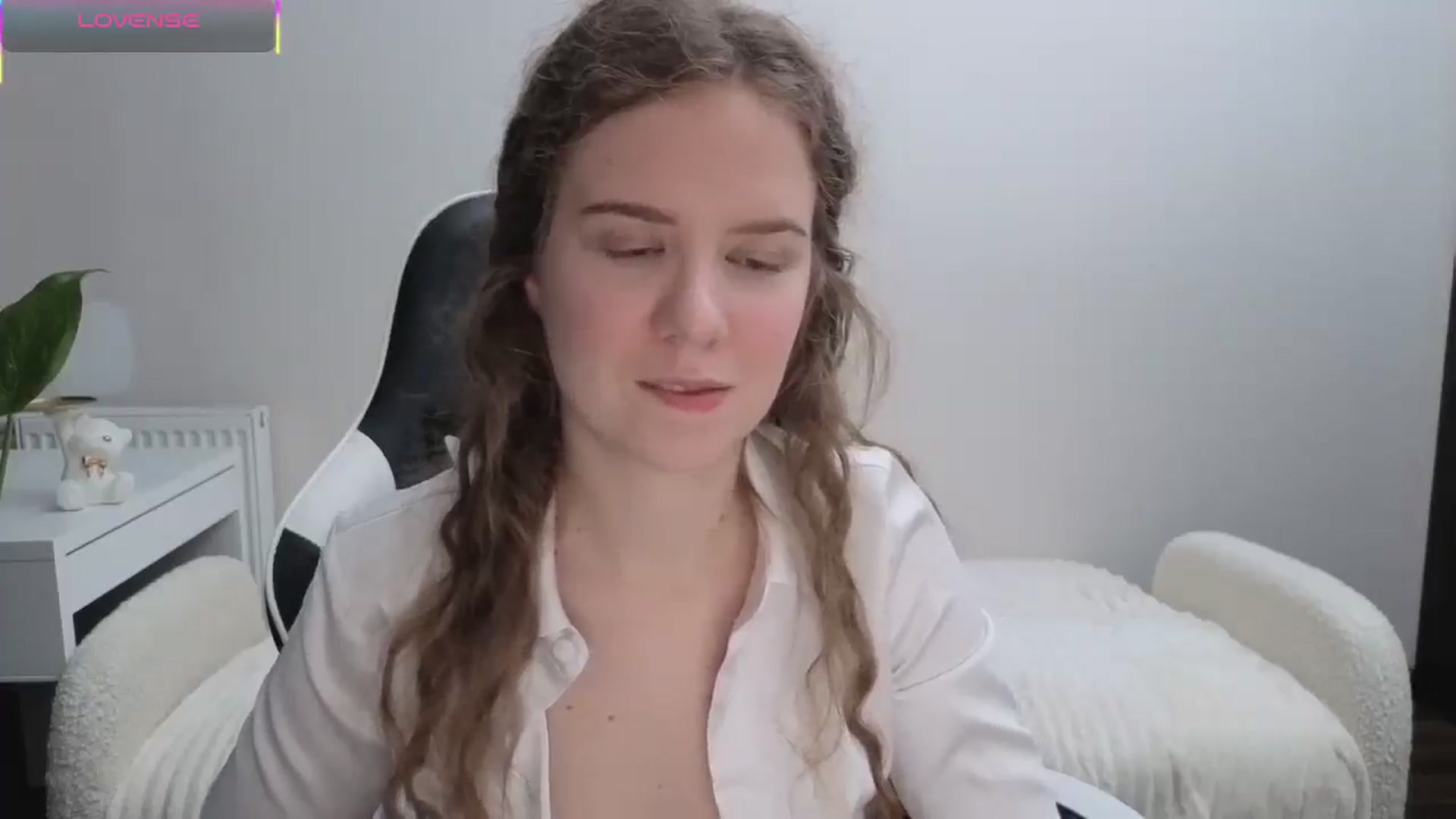 Gallery image thumbnail from BlueFlowerr's myfreecams stream on, 11/09/2025, 17:40 image 17 of 20