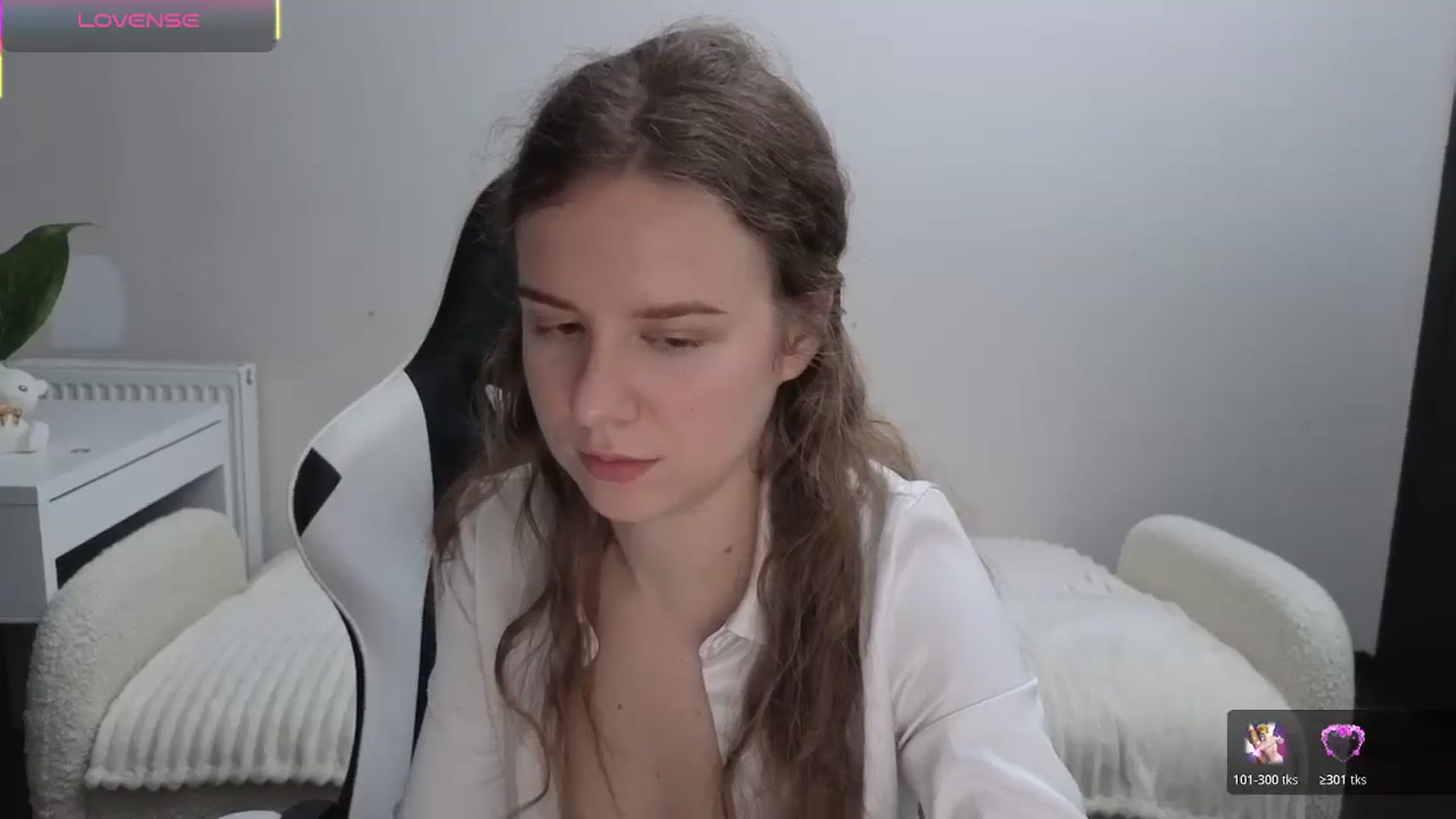Gallery image thumbnail from BlueFlowerr's myfreecams stream on, 11/09/2025, 23:36 image 5 of 20