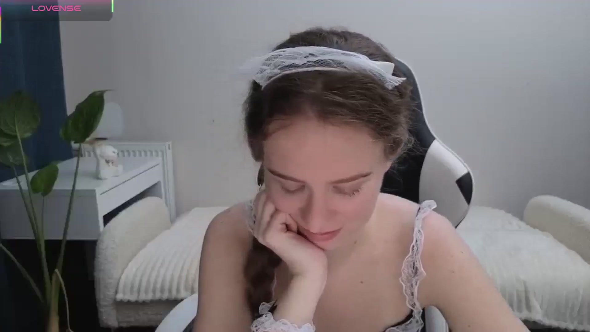 Gallery image thumbnail from BlueFlowerr's myfreecams stream on, 11/10/2025, 18:58 image 14 of 20