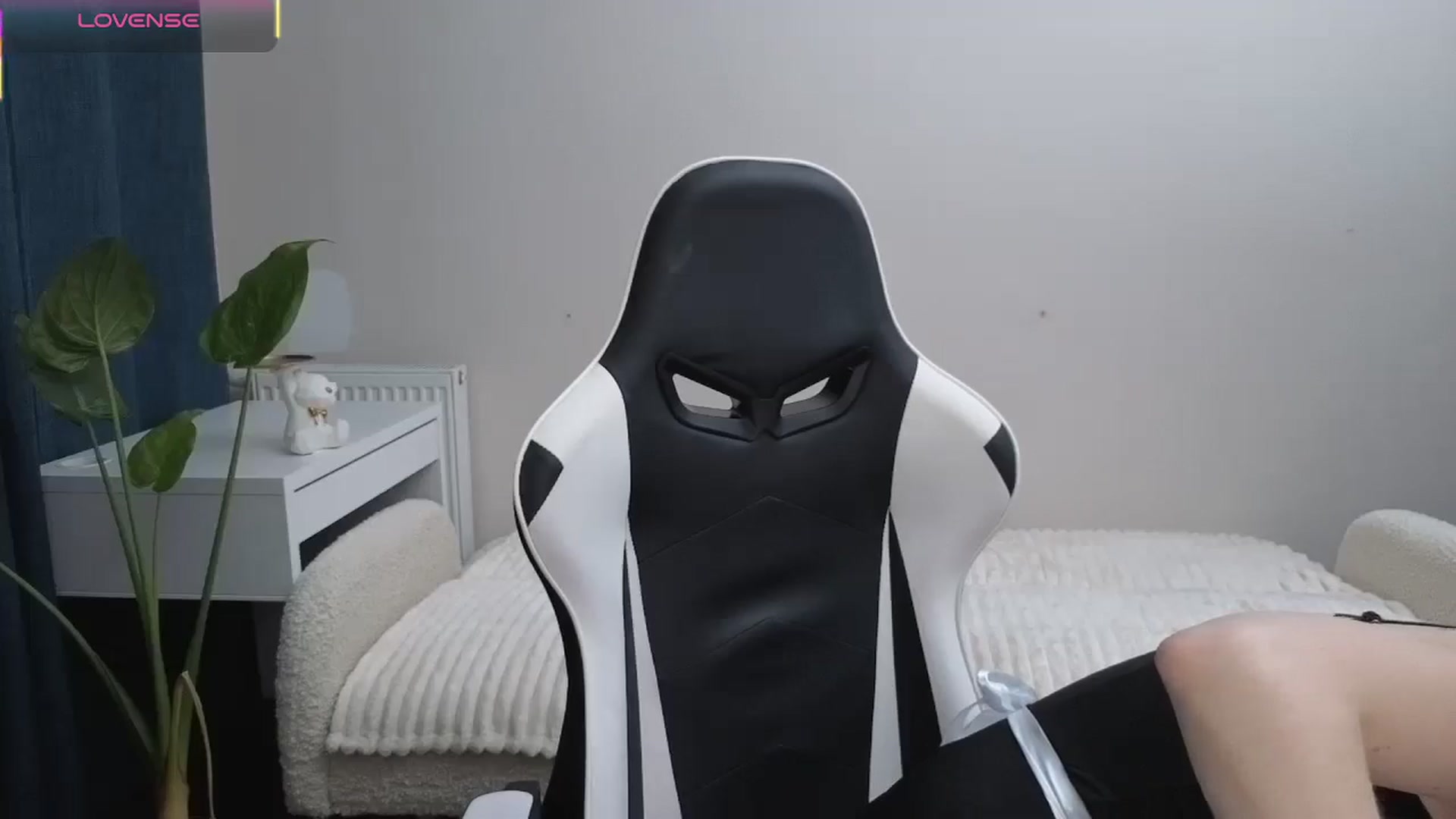 Gallery image thumbnail from BlueFlowerr's myfreecams stream on, 11/10/2025, 18:58 image 5 of 20