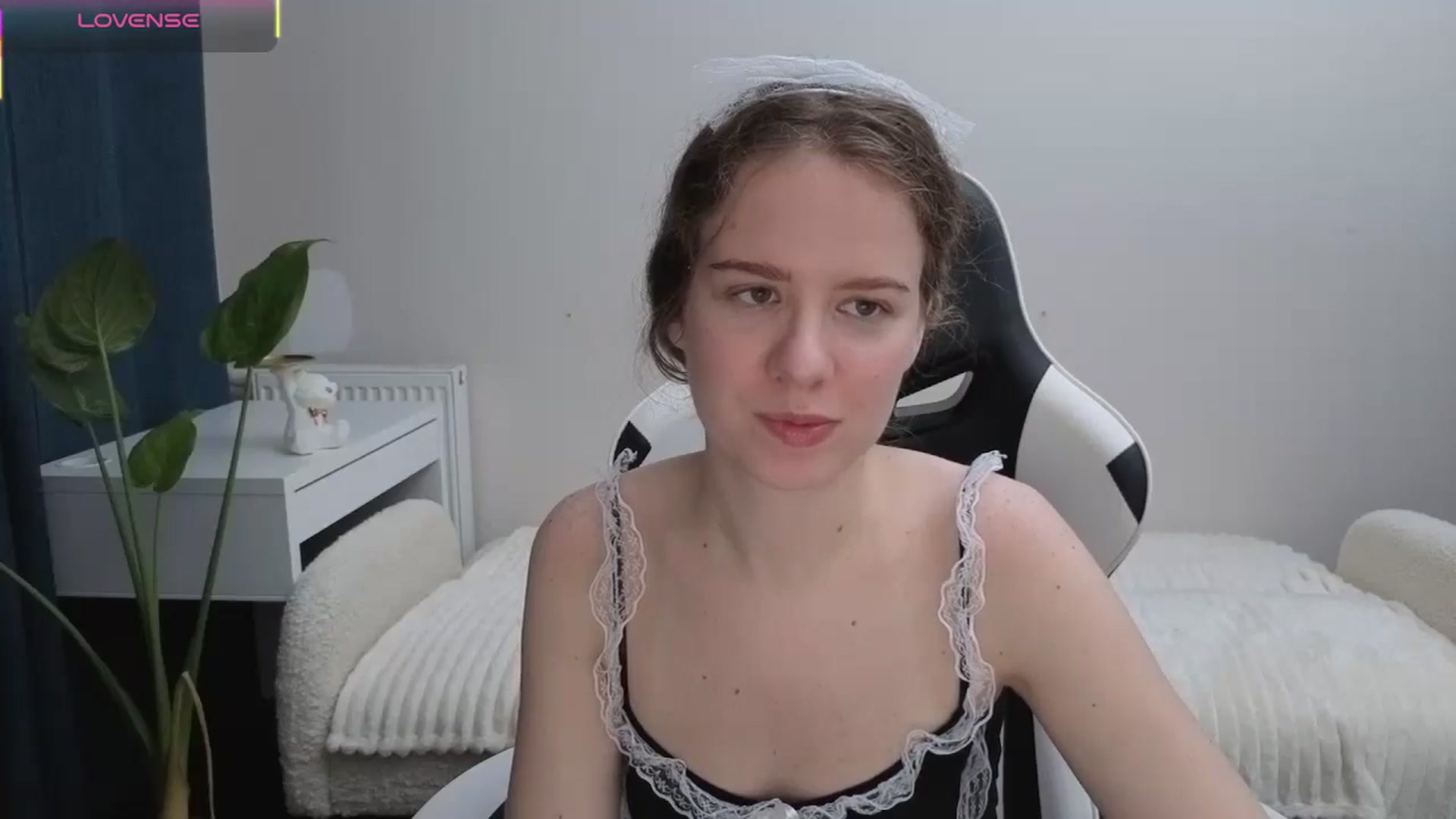 Gallery image thumbnail from BlueFlowerr's myfreecams stream on, 11/10/2025, 18:58 image 7 of 20