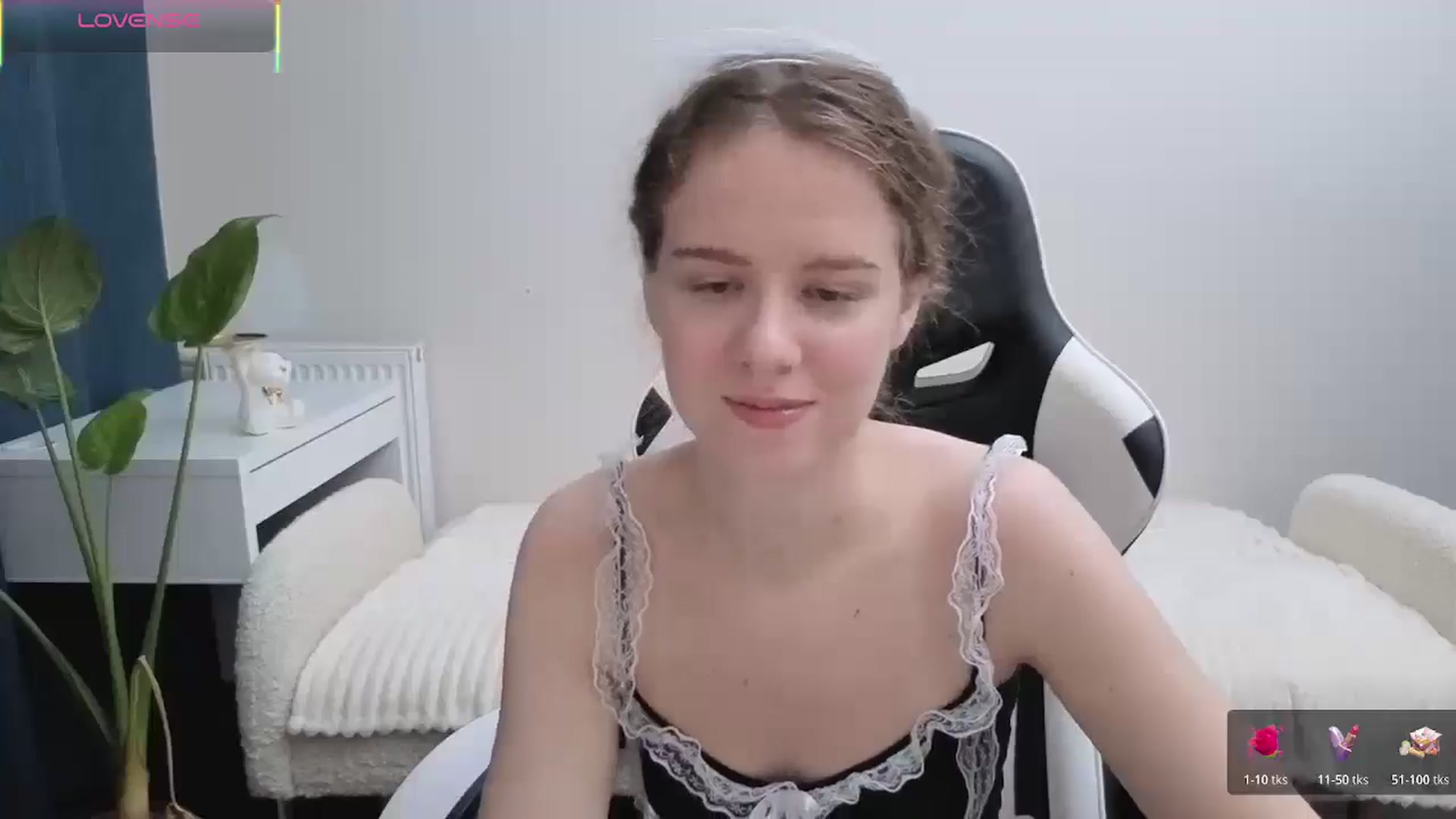 Gallery image thumbnail from BlueFlowerr's myfreecams stream on, 11/10/2025, 18:58 image 13 of 20