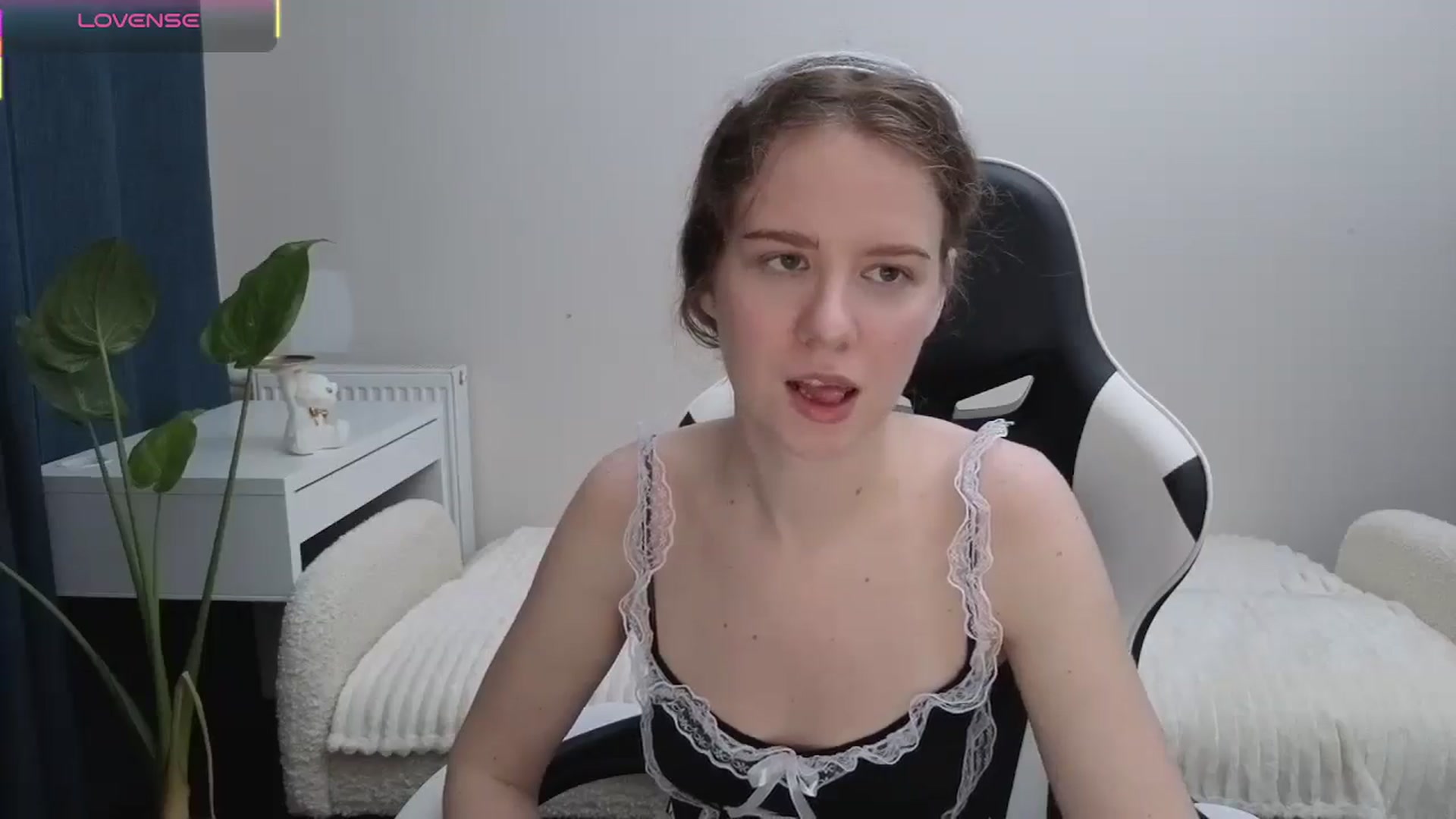Gallery image thumbnail from BlueFlowerr's myfreecams stream on, 11/10/2025, 18:58 image 3 of 20