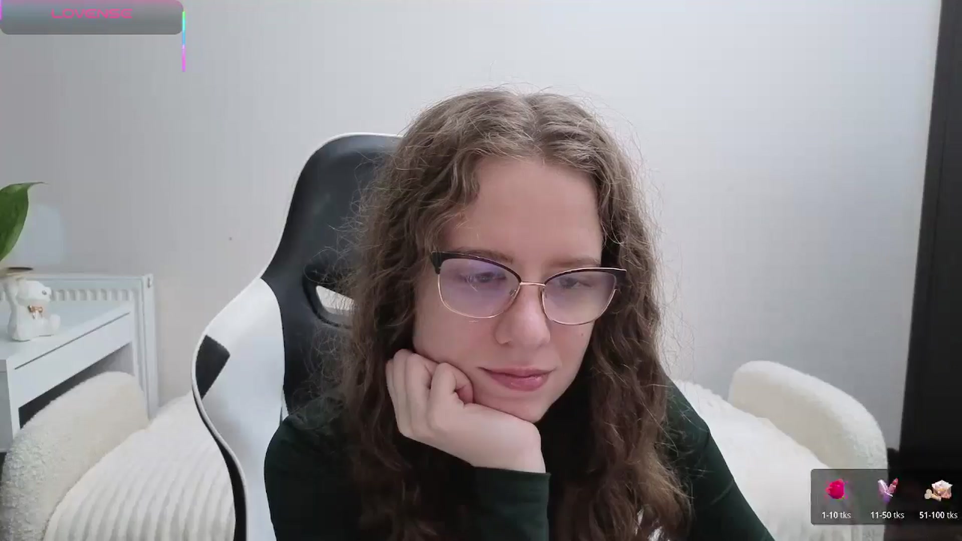 Gallery image thumbnail from BlueFlowerr's myfreecams stream on, 11/13/2025, 17:17 image 6 of 20