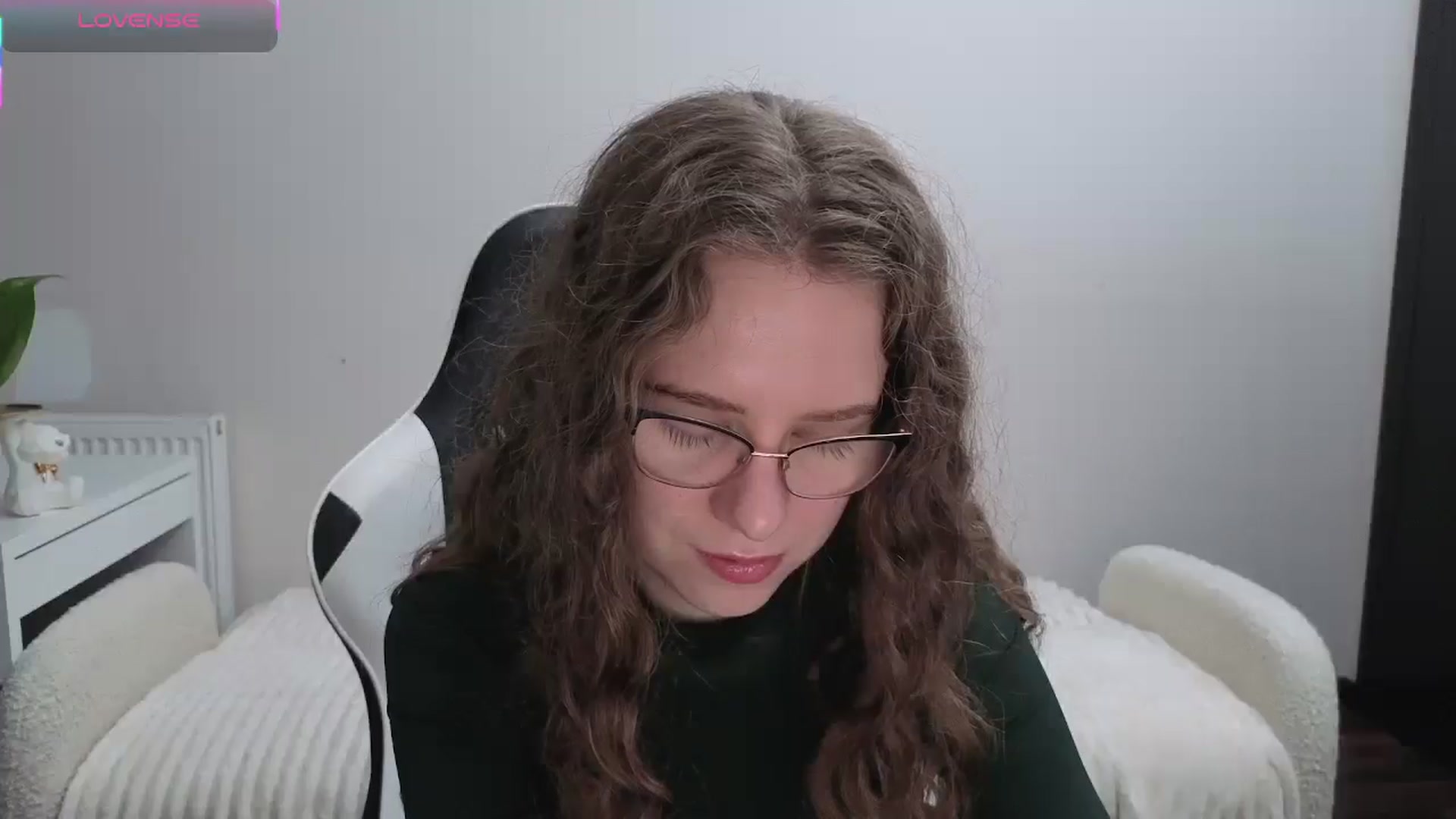 Gallery image thumbnail from BlueFlowerr's myfreecams stream on, 11/13/2025, 17:17 image 17 of 20