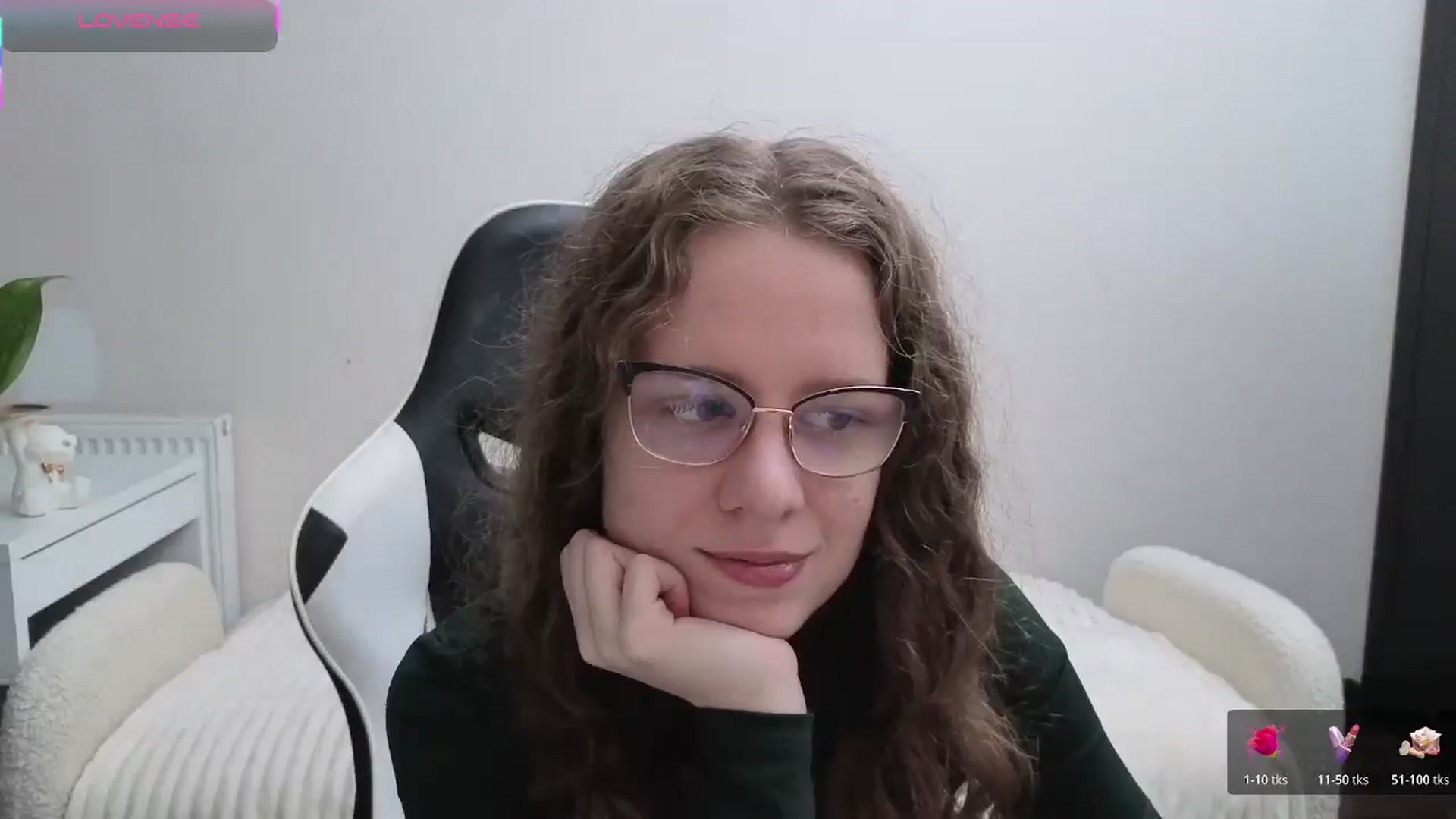 Gallery image thumbnail from BlueFlowerr's myfreecams stream on, 11/13/2025, 17:17 image 5 of 20